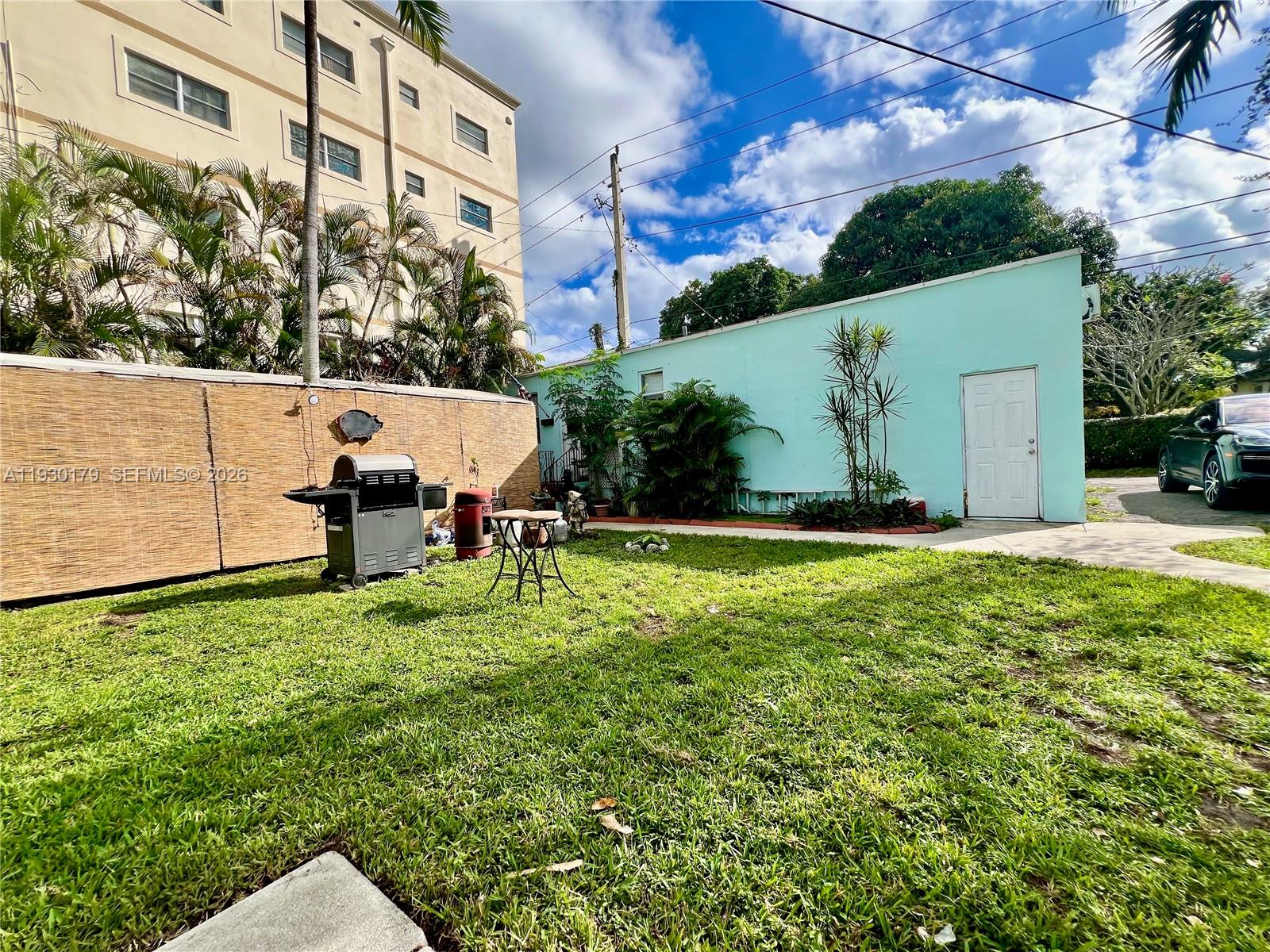 HOLLYWOOD - Residential Lease