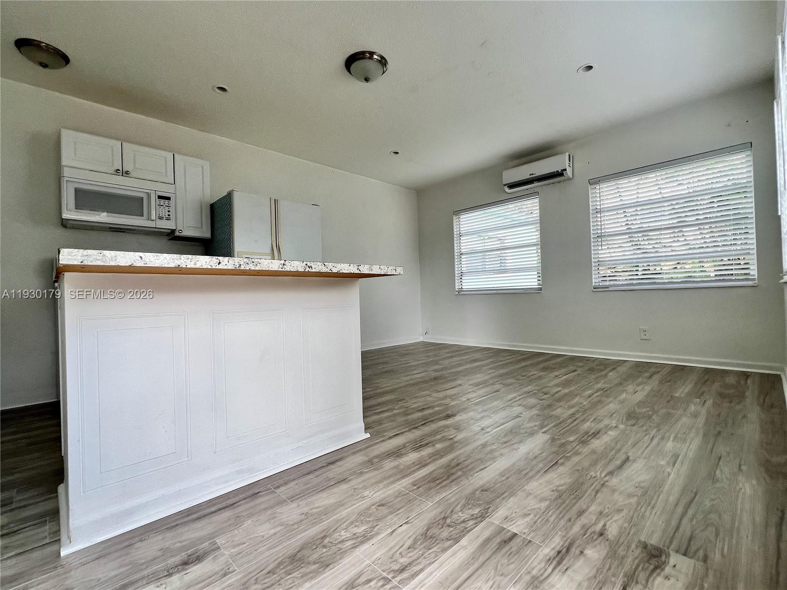 HOLLYWOOD - Residential Lease