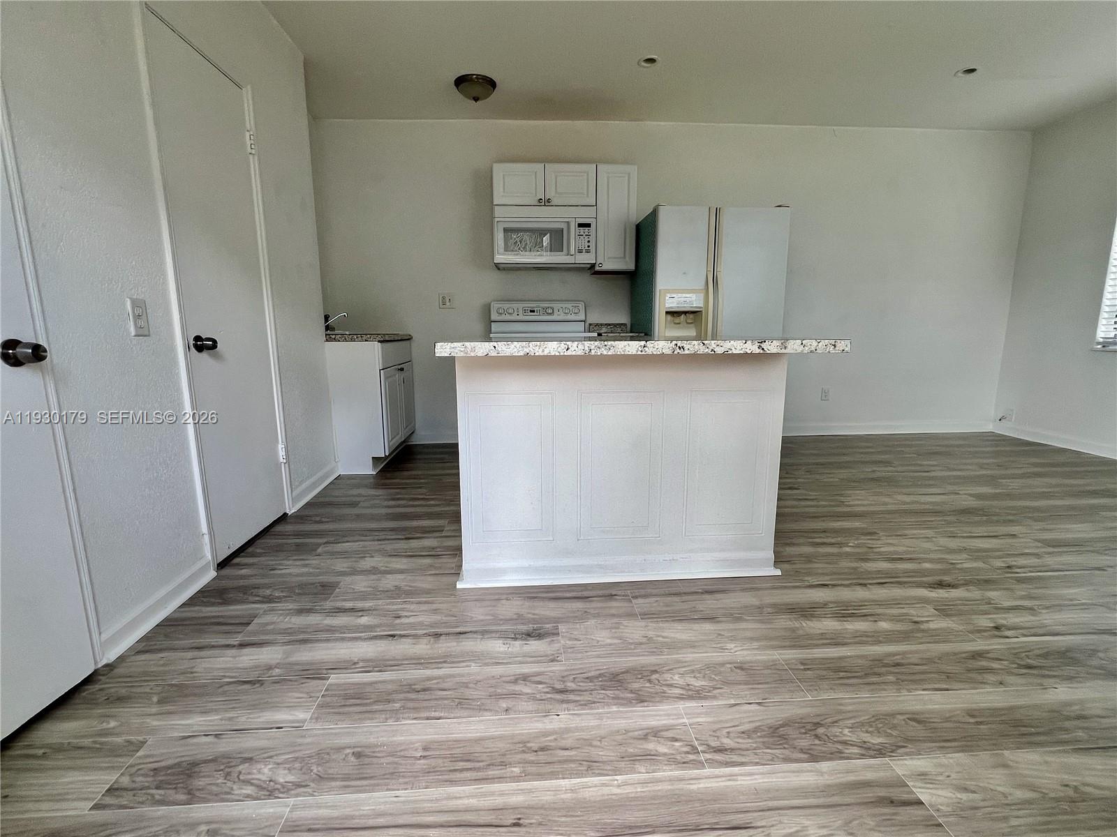 HOLLYWOOD - Residential Lease