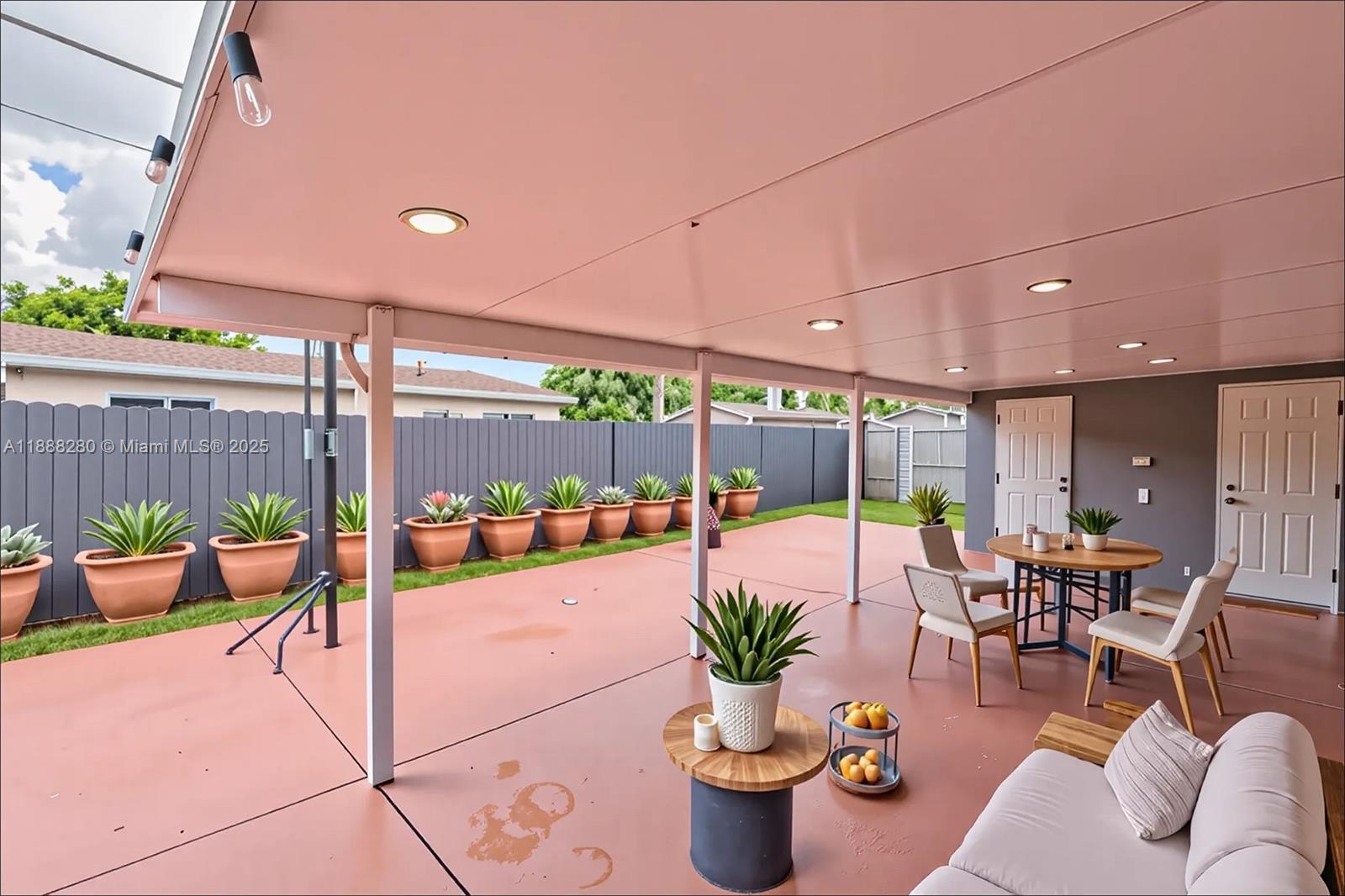 CRESTHAVEN NO 8 - Residential