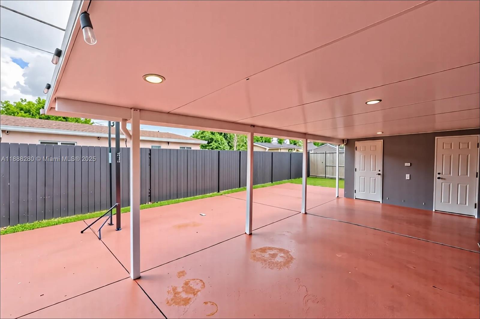 CRESTHAVEN NO 8 - Residential