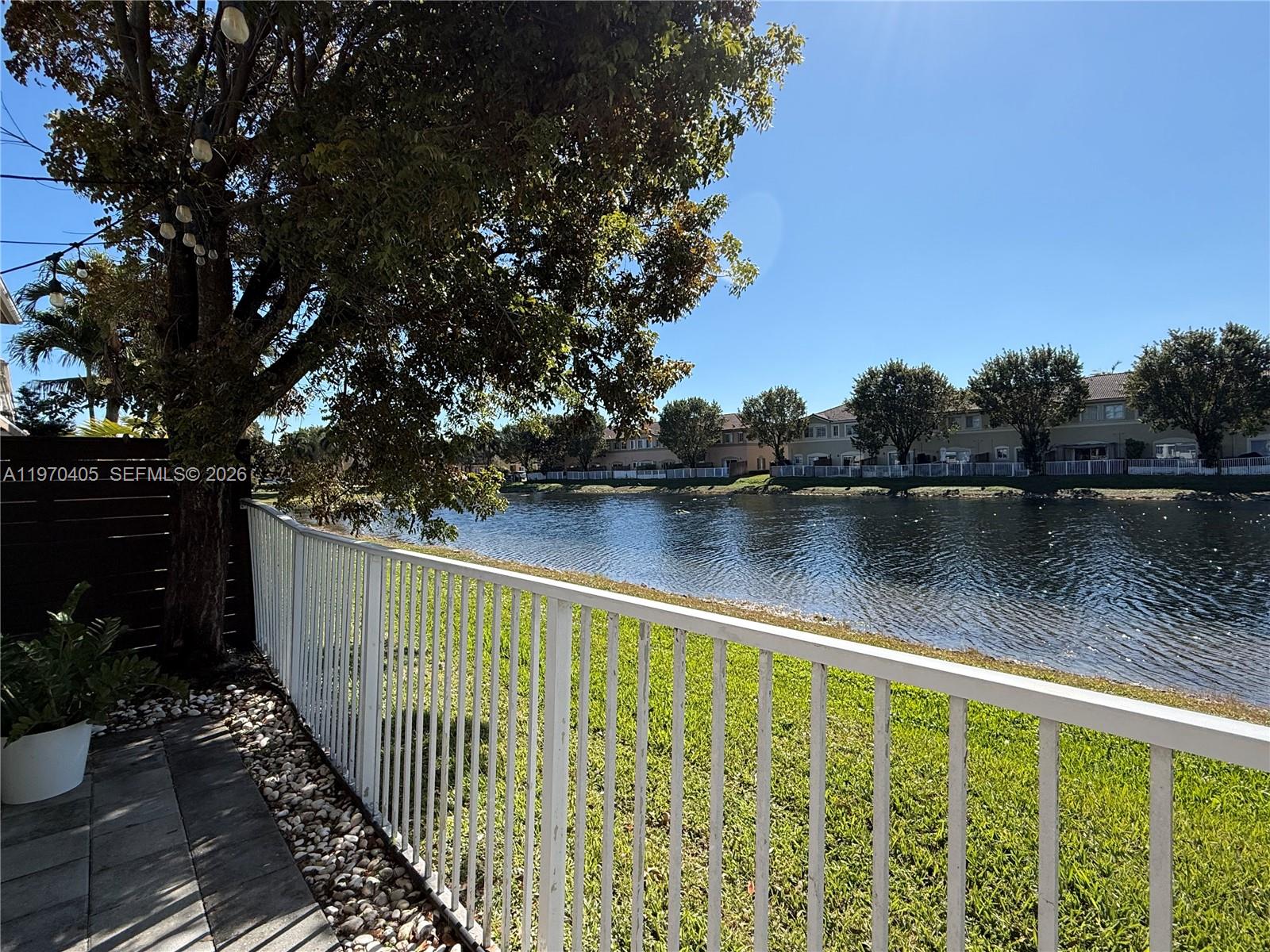 ISLANDS AT DORAL - Residential