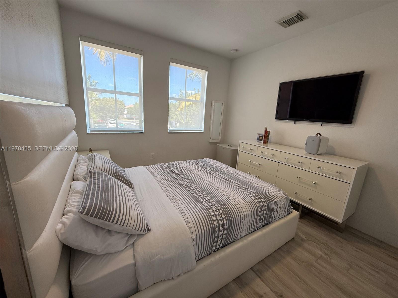 ISLANDS AT DORAL - Residential