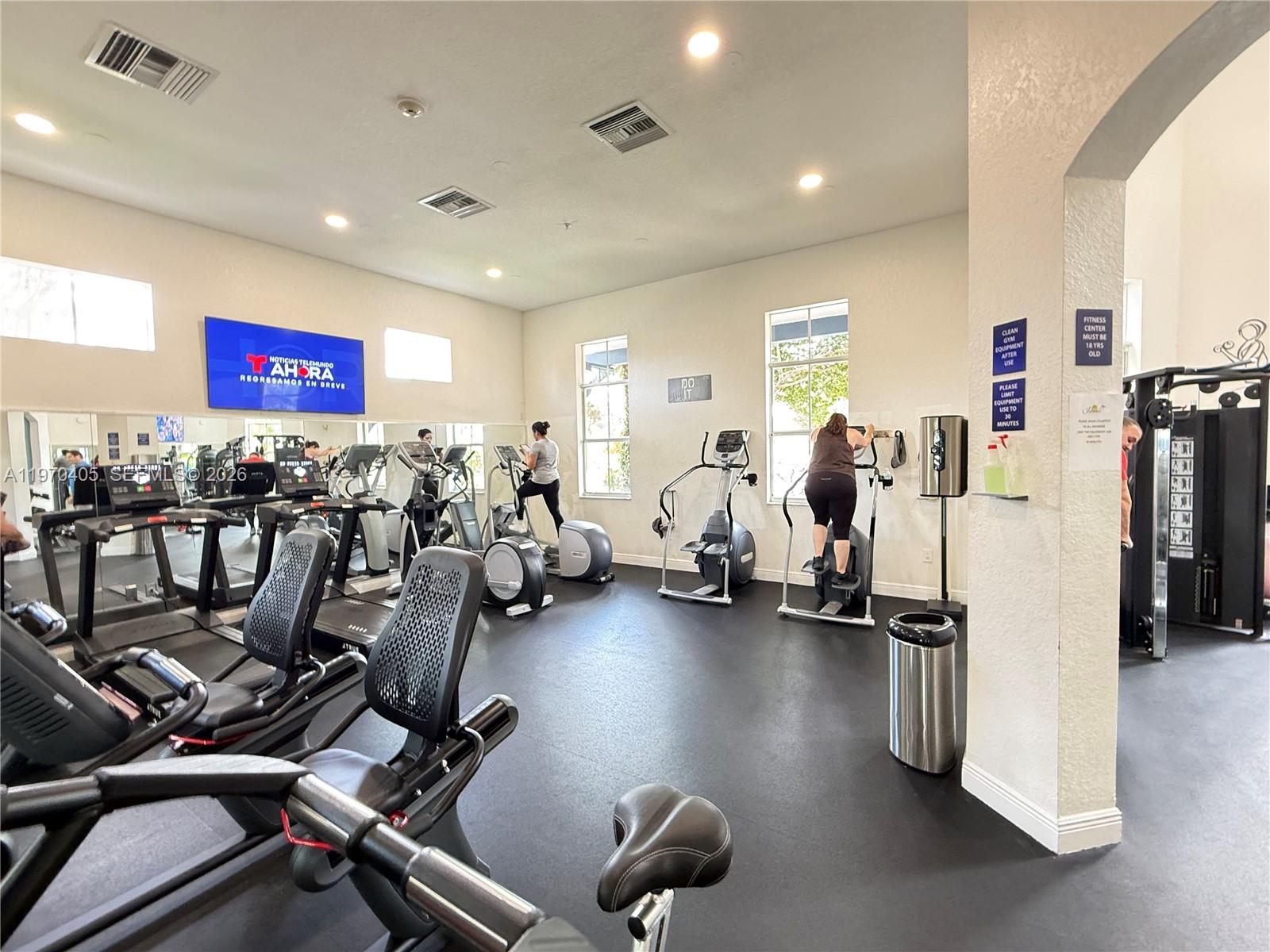 ISLANDS AT DORAL - Residential