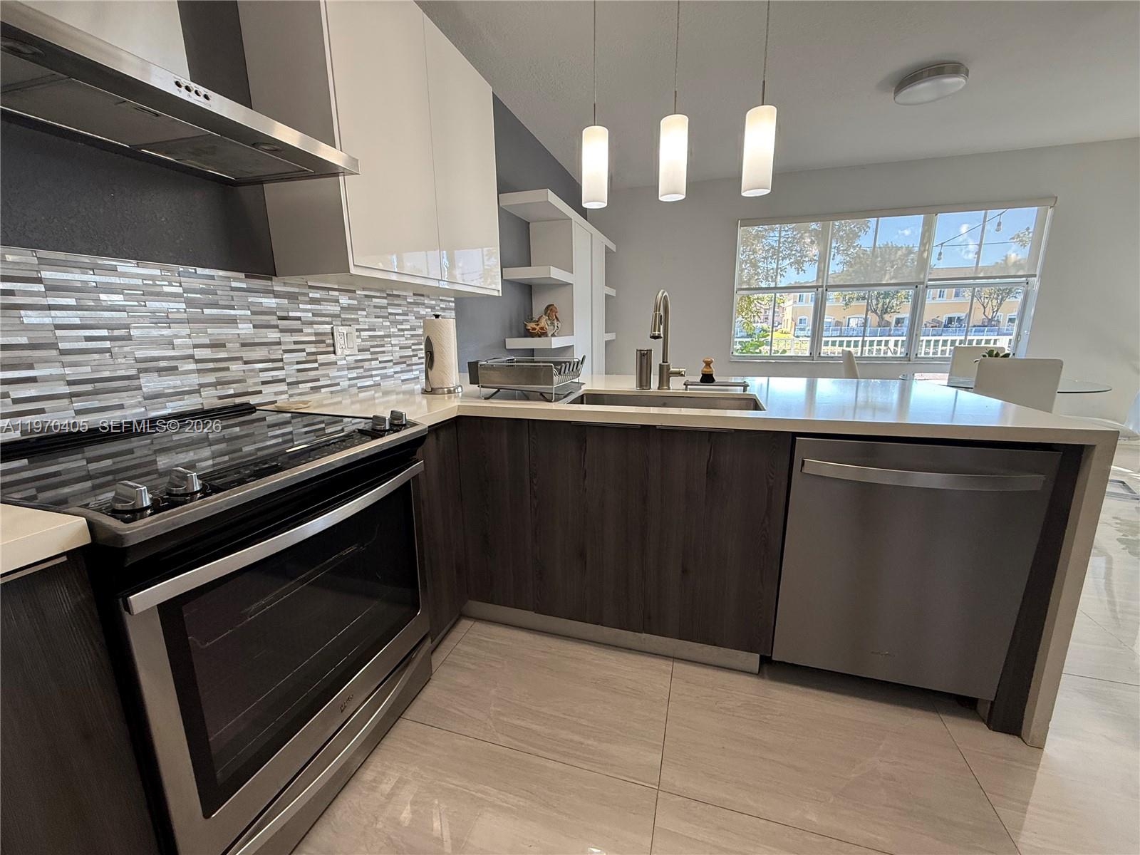 ISLANDS AT DORAL - Residential