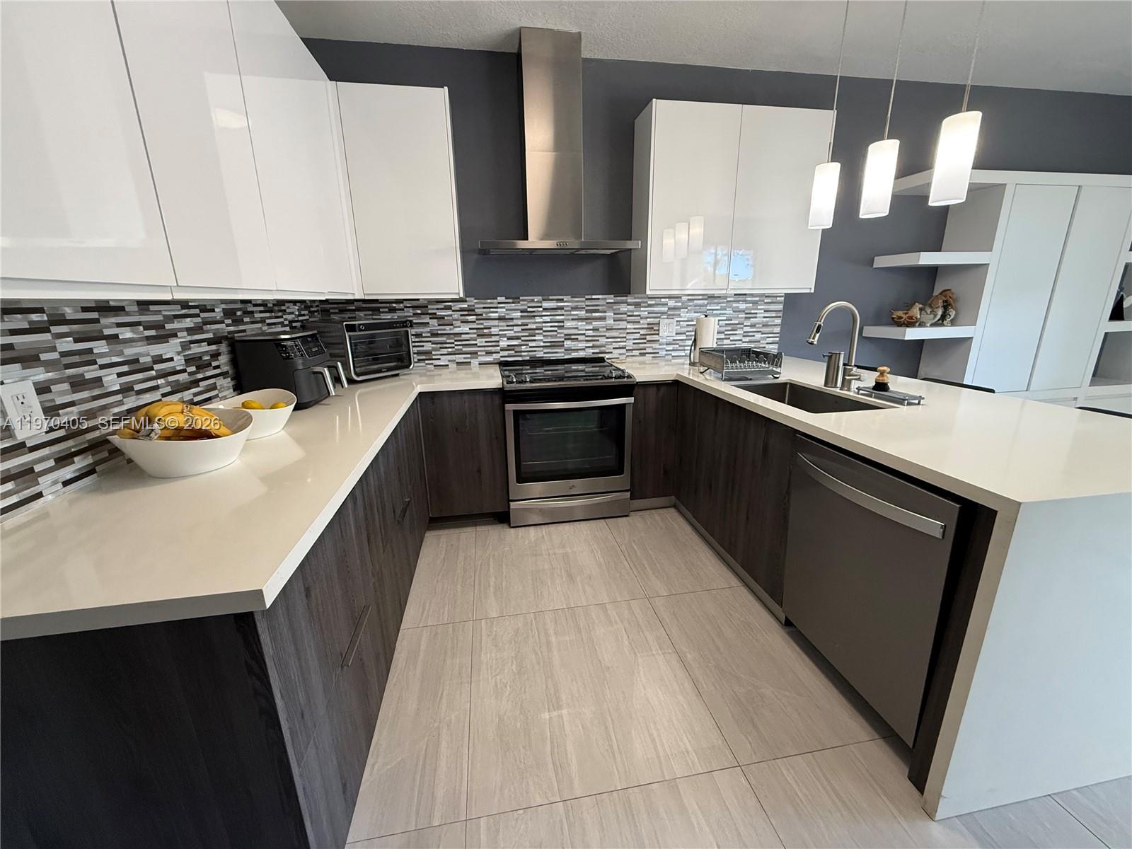 ISLANDS AT DORAL - Residential