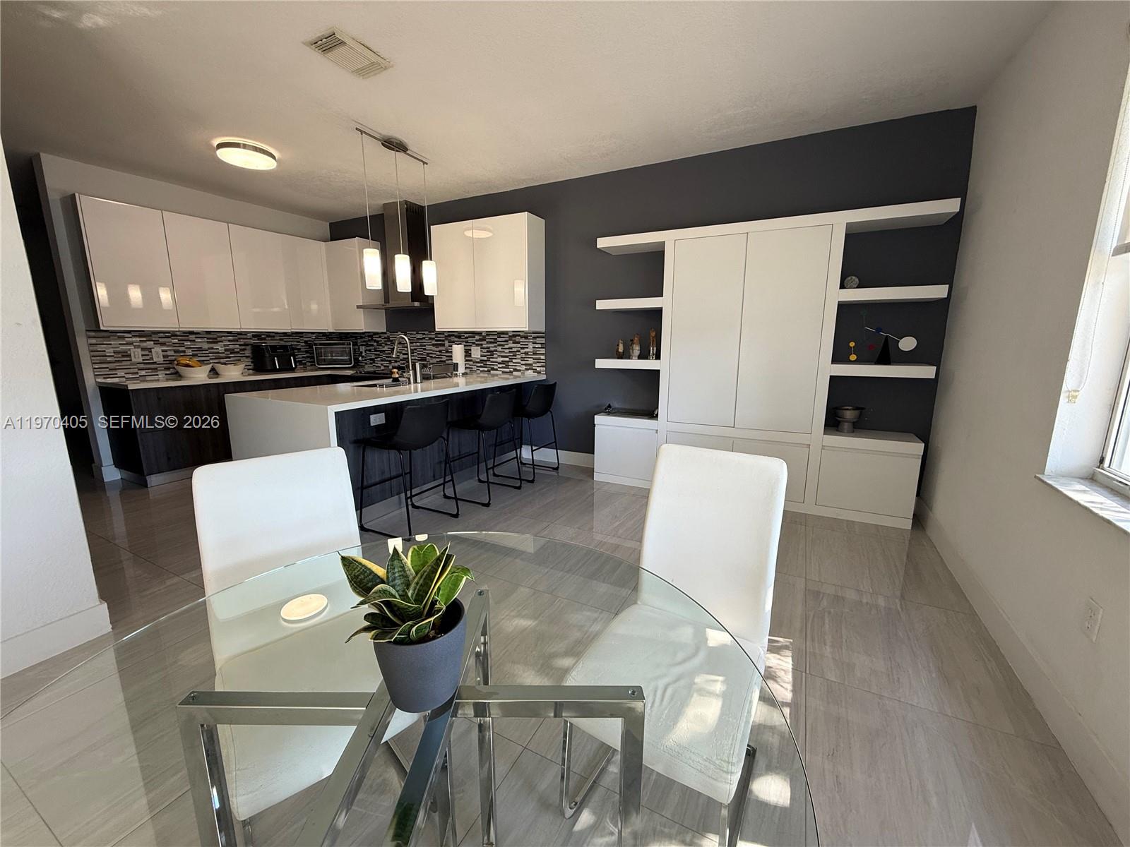 ISLANDS AT DORAL - Residential