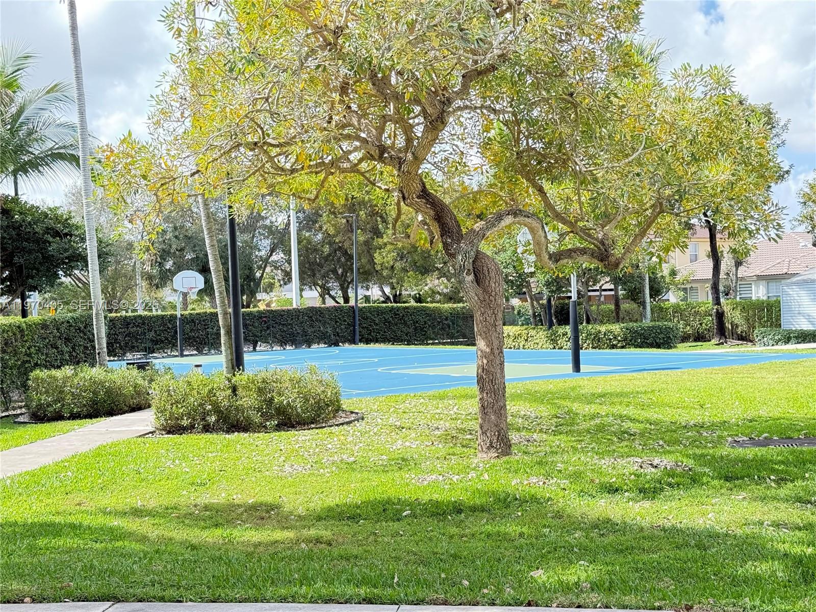 ISLANDS AT DORAL - Residential