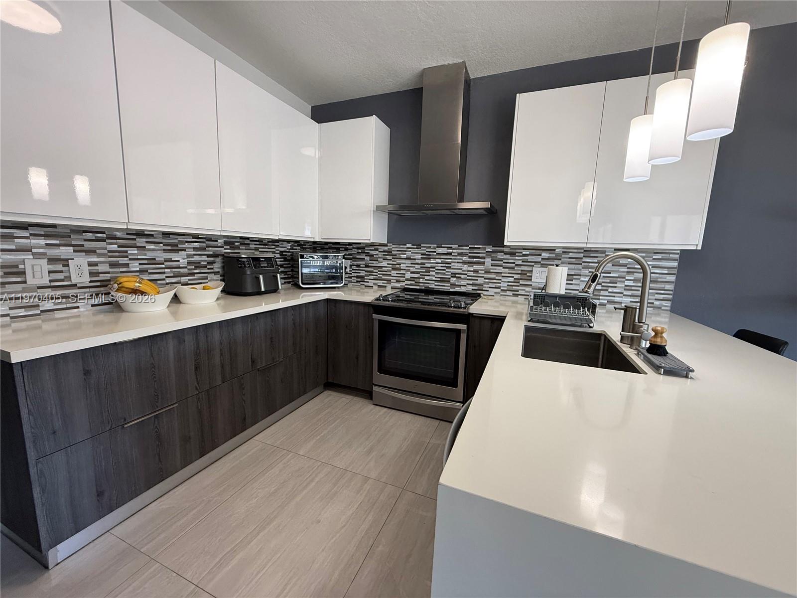 ISLANDS AT DORAL - Residential