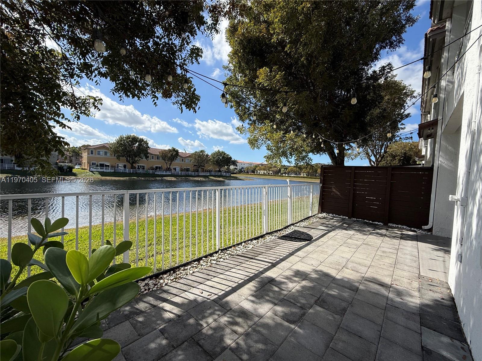 ISLANDS AT DORAL - Residential