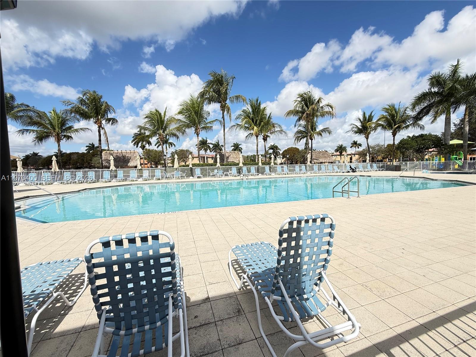 ISLANDS AT DORAL - Residential