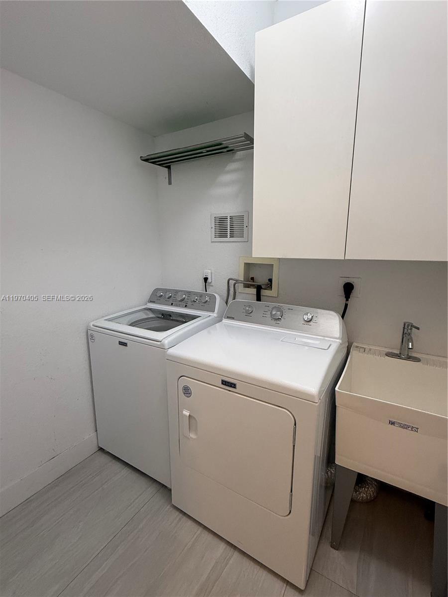 ISLANDS AT DORAL - Residential