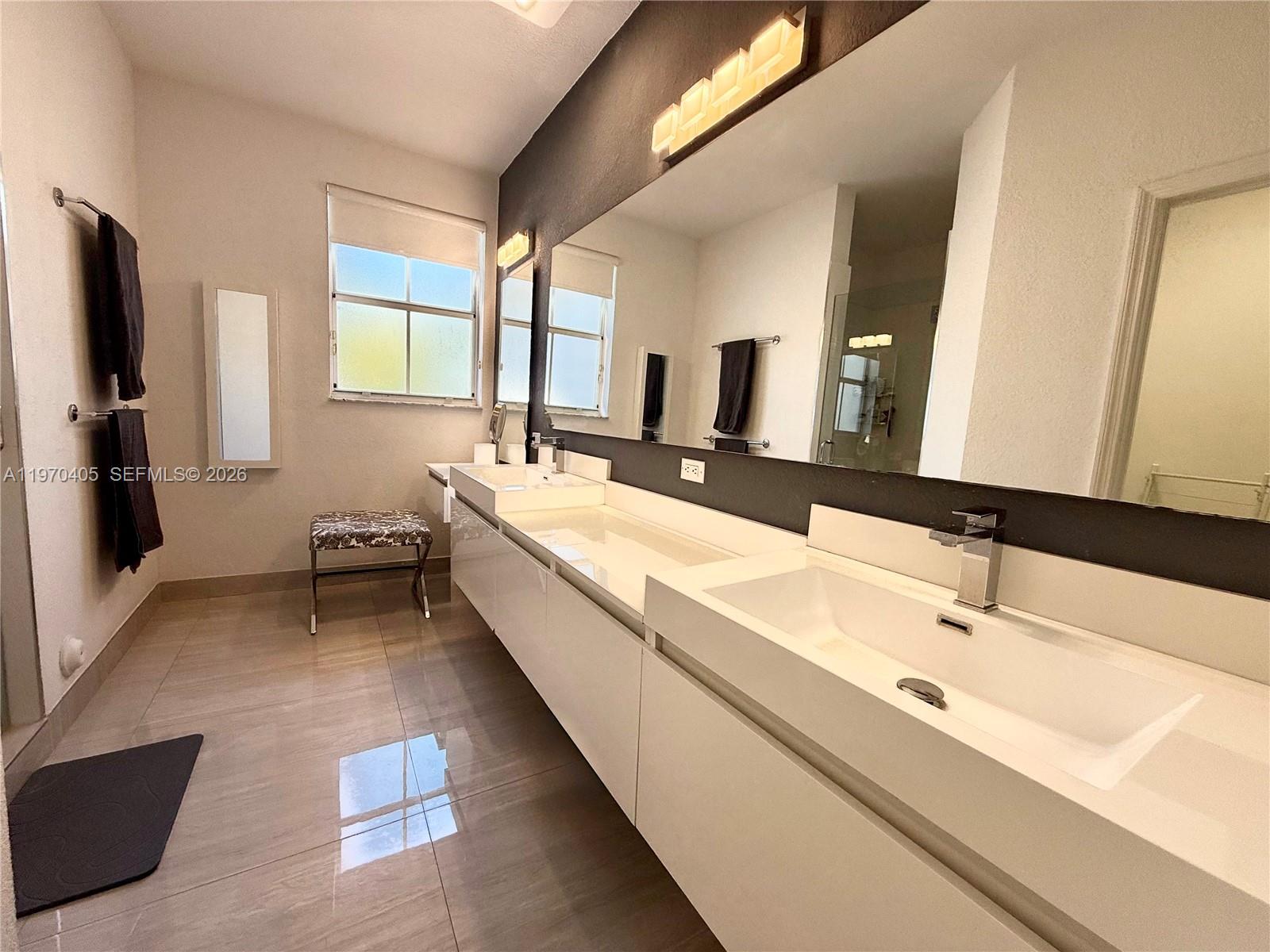 ISLANDS AT DORAL - Residential