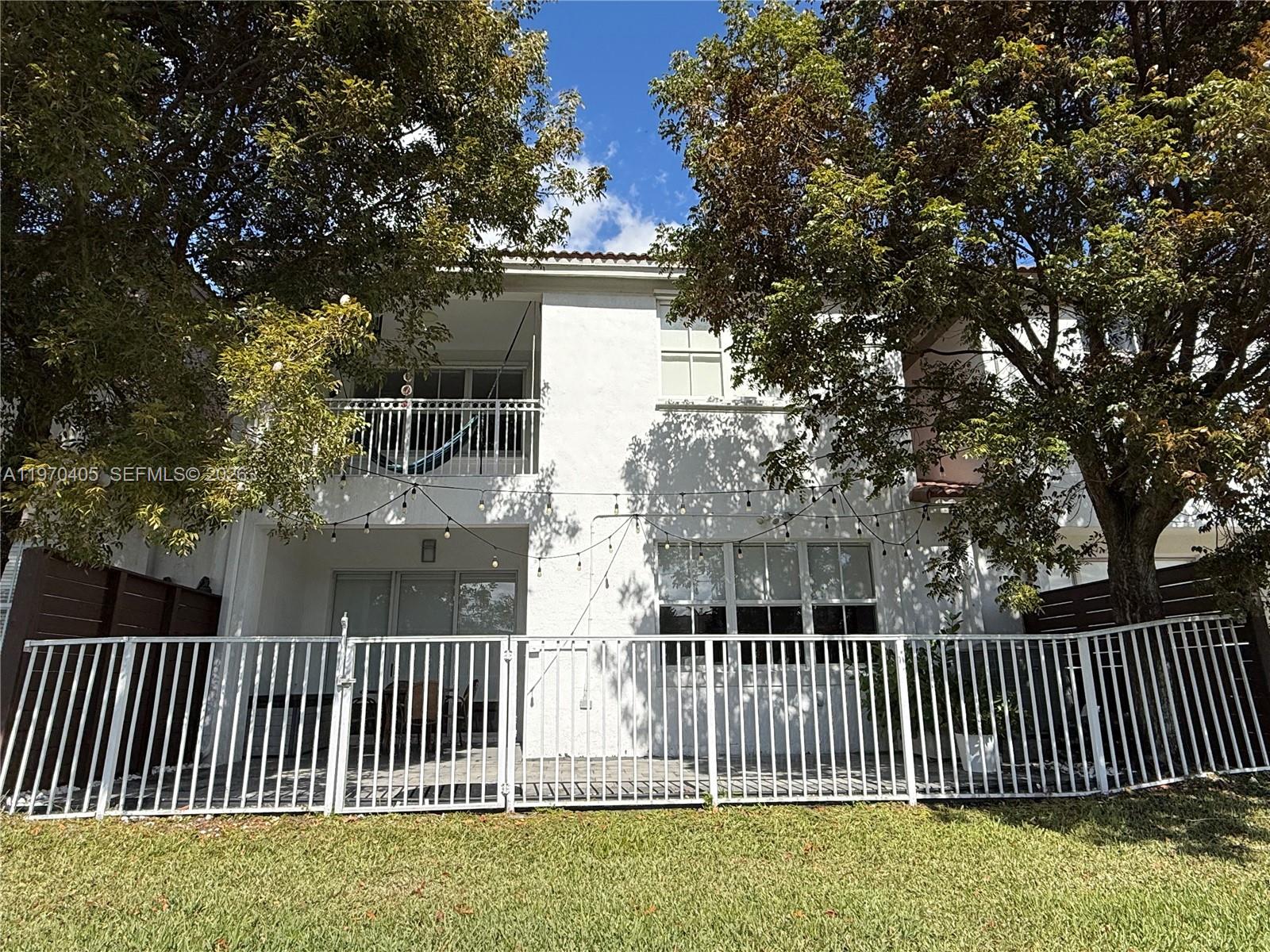 ISLANDS AT DORAL - Residential