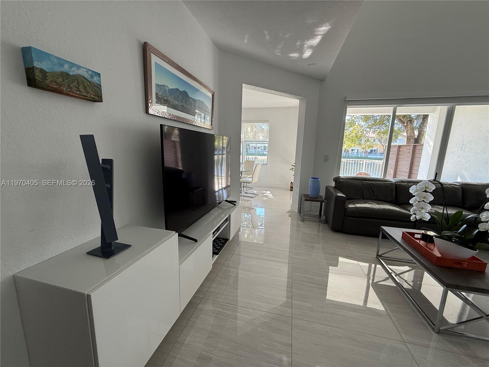 ISLANDS AT DORAL - Residential