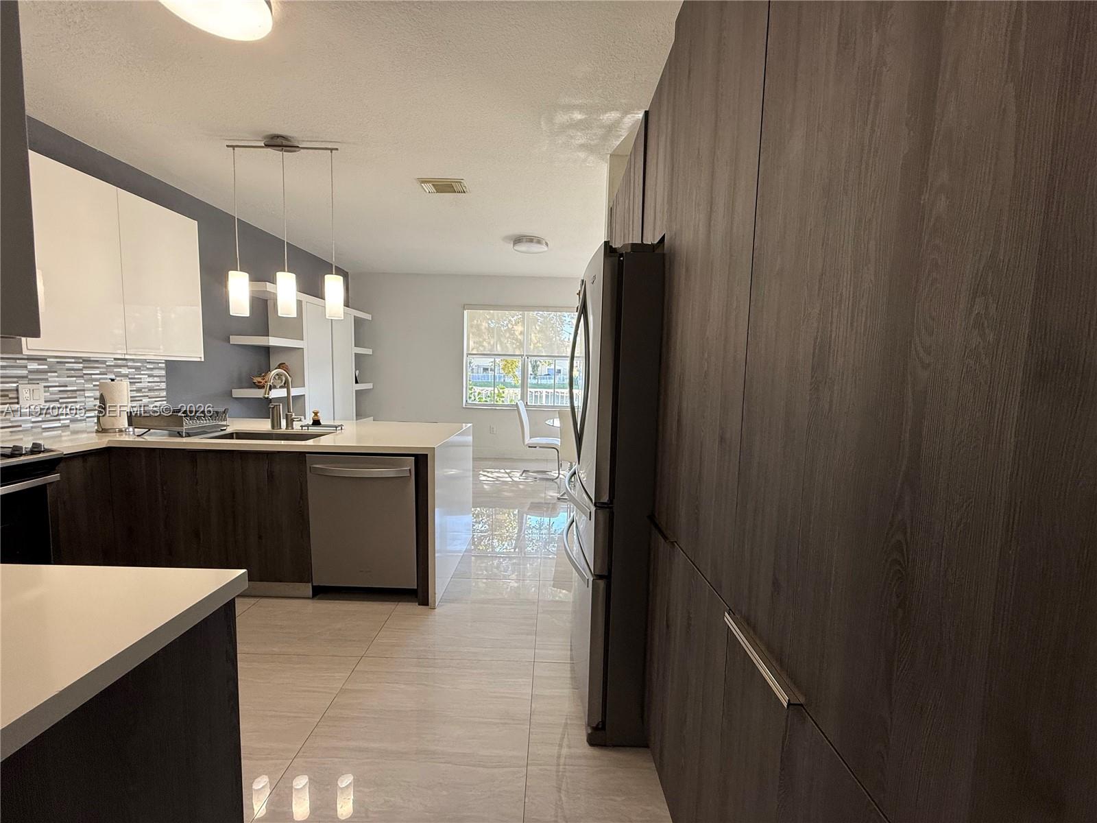 ISLANDS AT DORAL - Residential