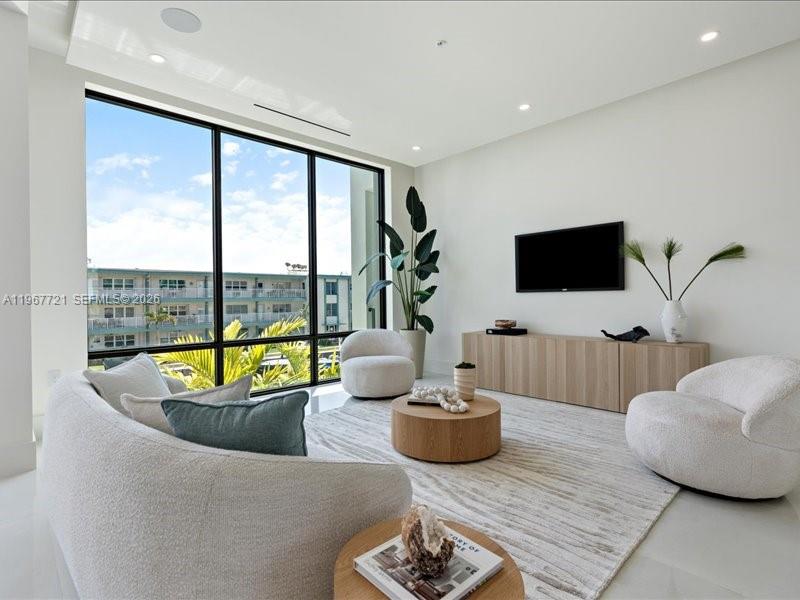 EASTERN SHORES 2ND ADDN - Residential