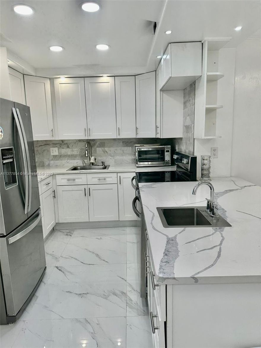 BEST PRICE FOR THIS COMPLETELY RENOVATED UNIT. NEW WHITE KITCHEN WITH BEAUTIFUL COUNTER TOPS.
NEW BATHROOMS,LIGHTS,UPDATED. GREAT AMENITIES IN THIS BUILDING: VALET PARKING, GYM, POOL ,SAUNA
ROOM, TENNIS COURTS AND MORE.. CLOSE TO THE BEACH,SHOPPING AND DINNING. CAN BE FURNISHED OR NOT.