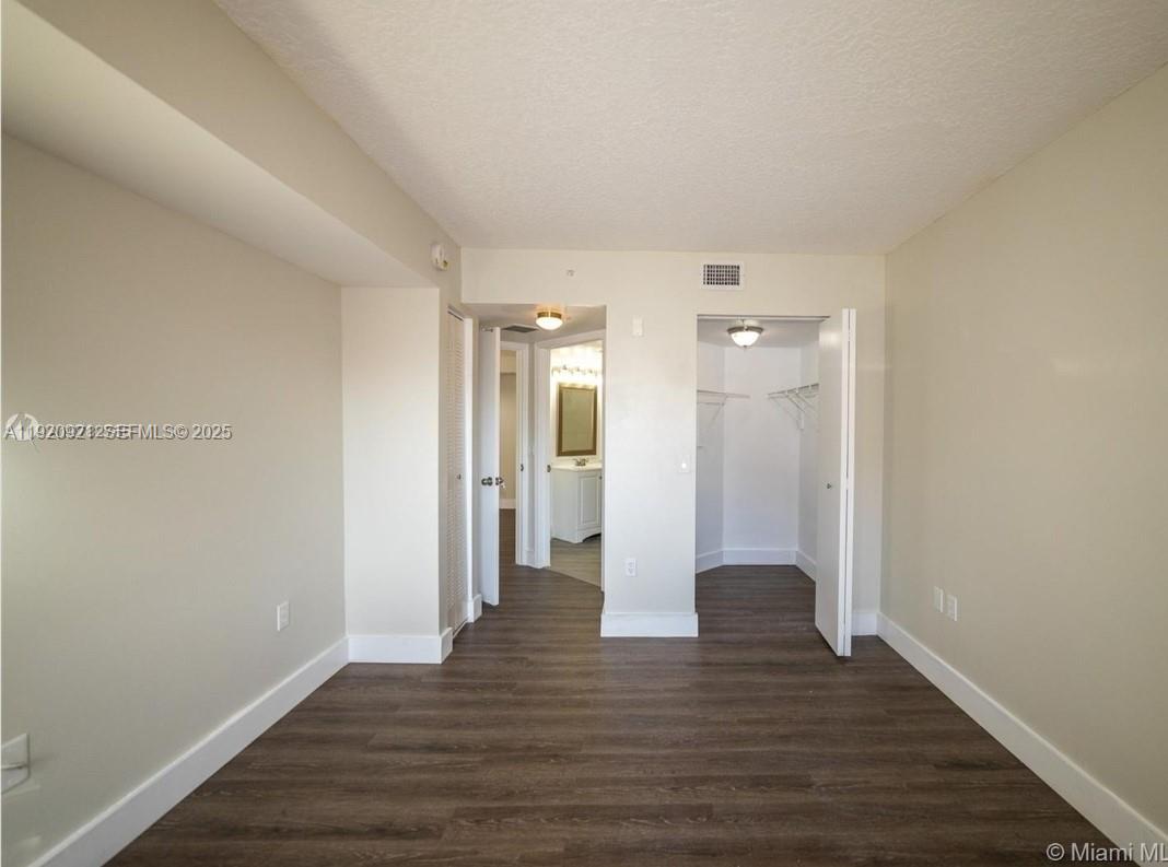 THE OAKS AT MIAMI GARDENS - Residential