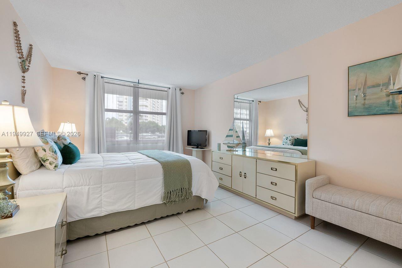 GRANADA HOUSE CONDOMINIUM - Residential