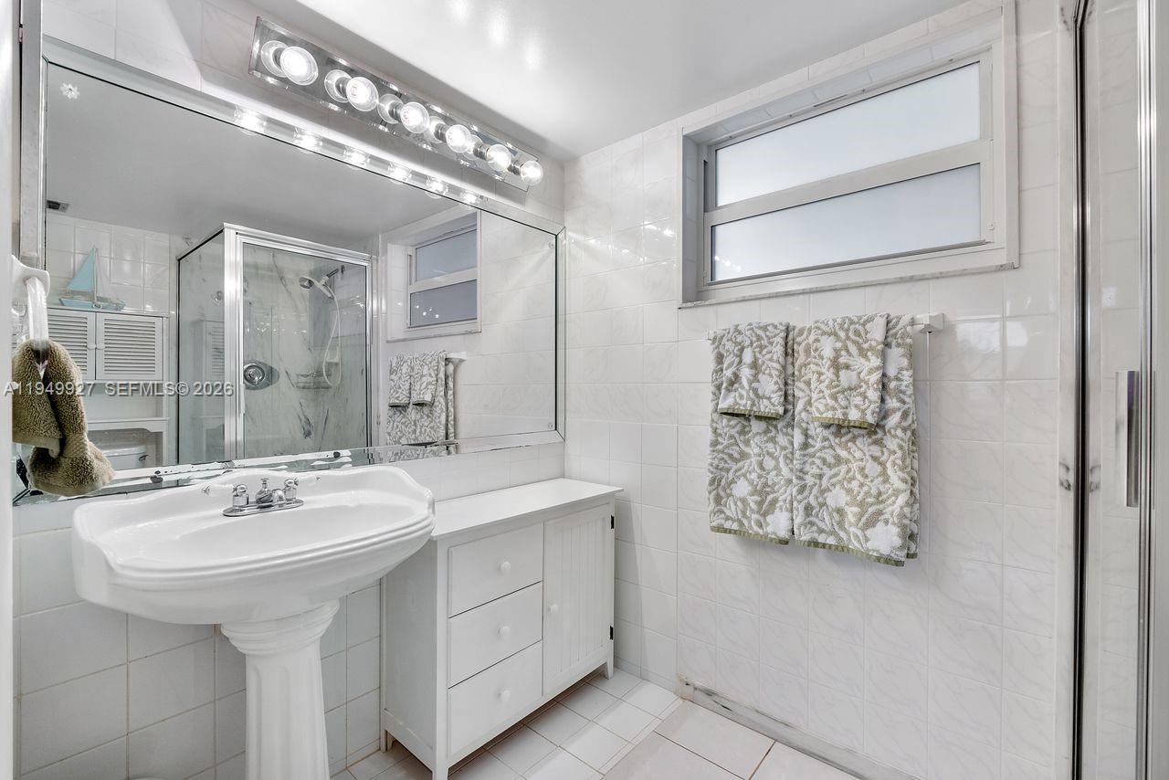 GRANADA HOUSE CONDOMINIUM - Residential