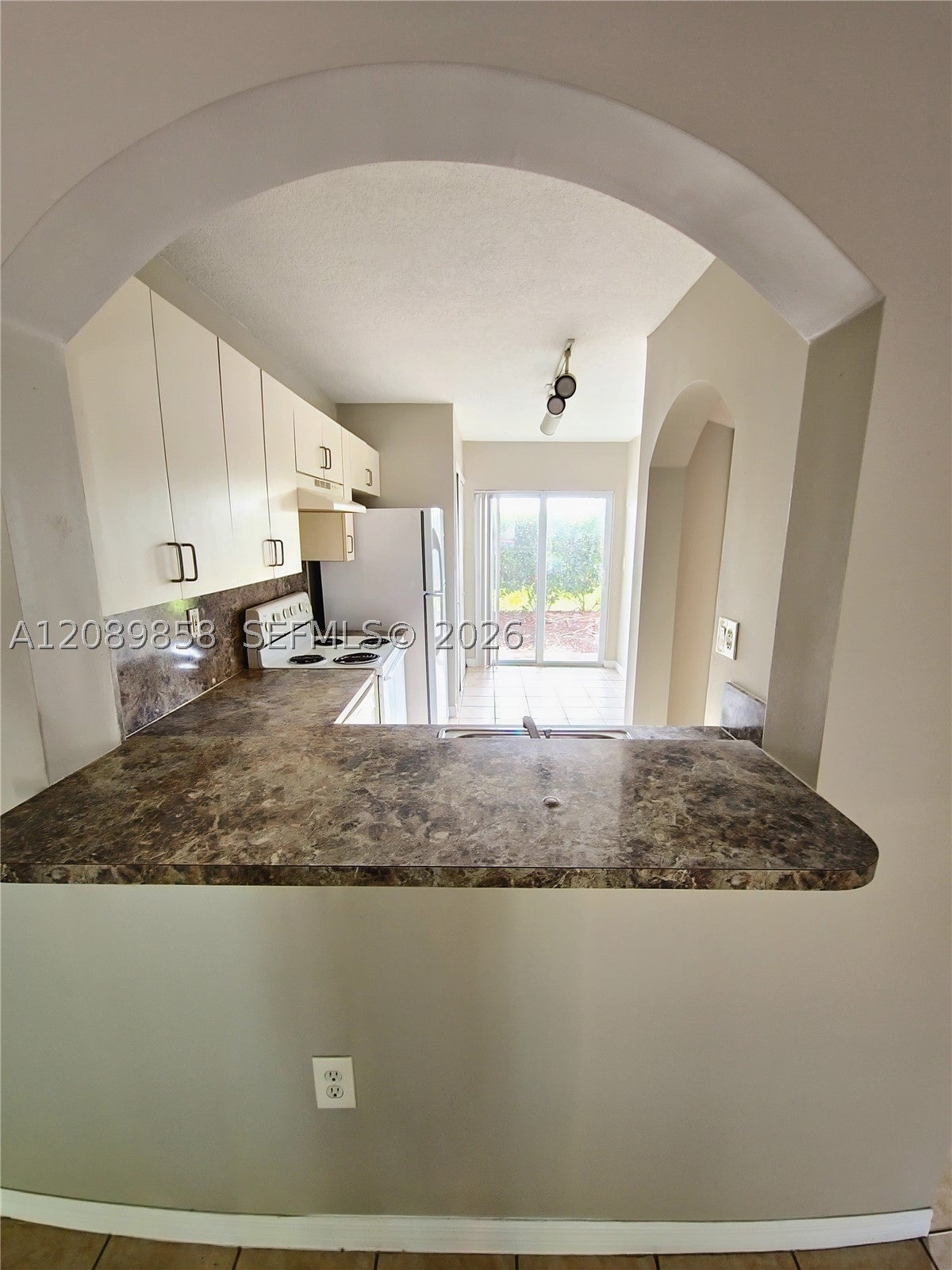 990 NE 33rd Ter 102