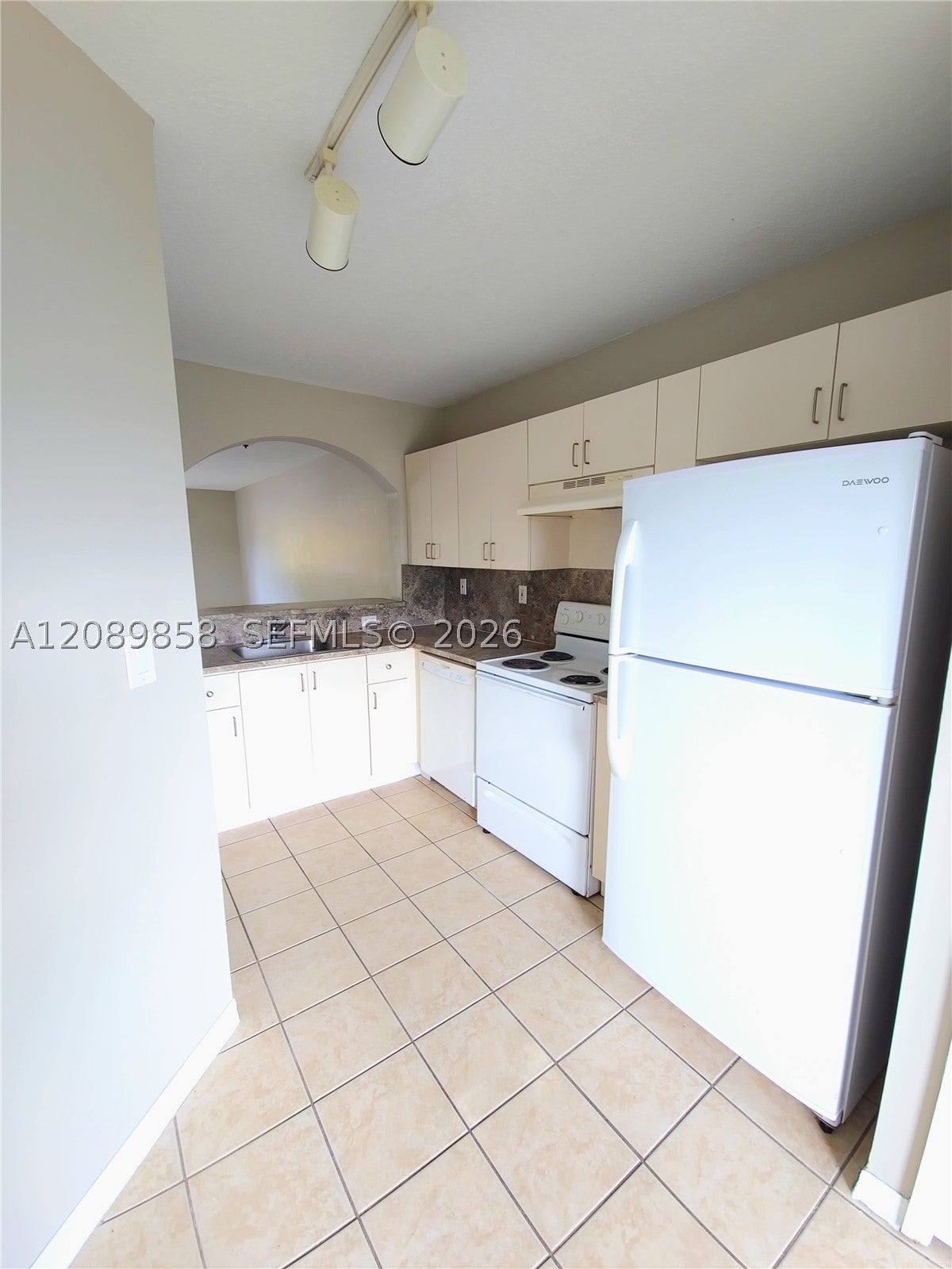990 NE 33rd Ter 102