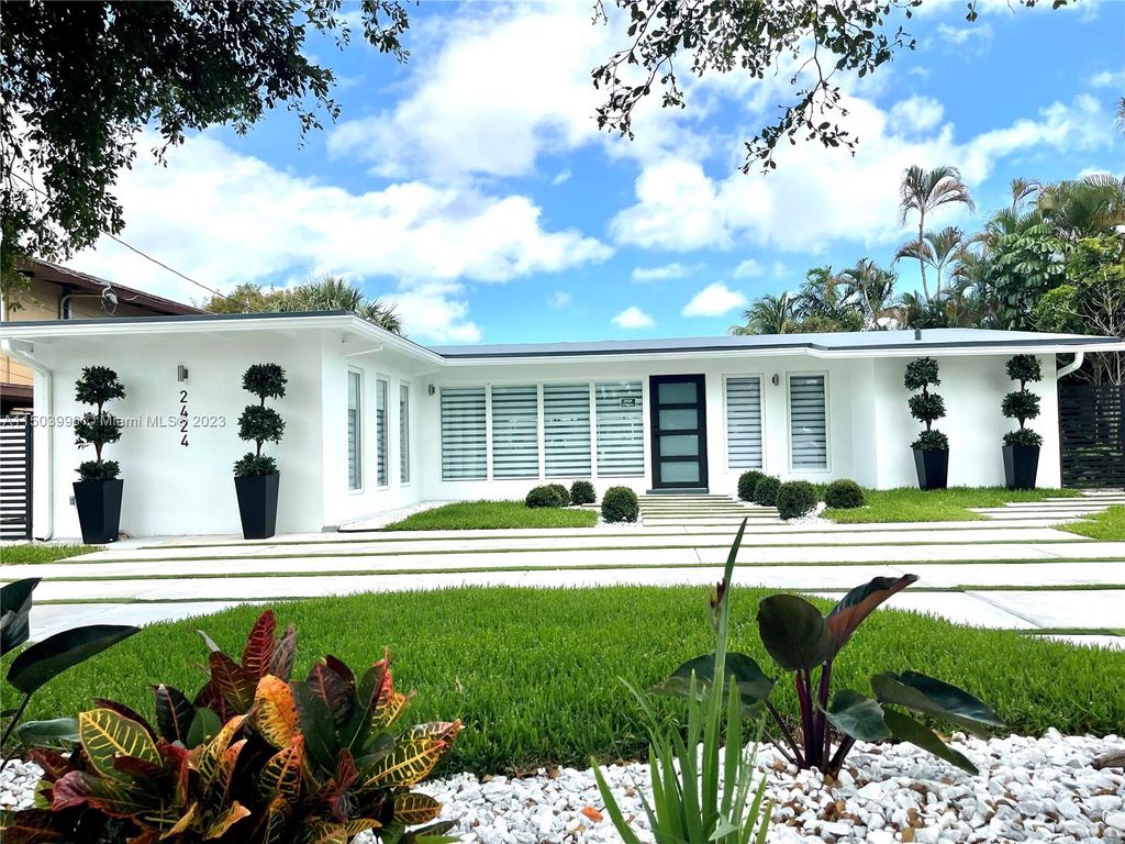 Photo of 2424 Tortugas Ln, Fort Lauderdale, FL 33312 (MLS # A11503996)