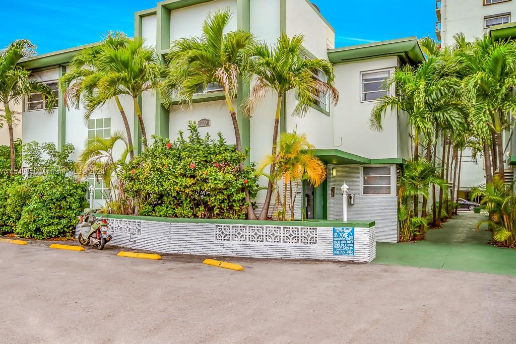 Beautiful unit in secure building in South Beach. Wood floors, spacious closets, freshly painted with new fixtures and landscaped gardens. Walk to beach and Lincoln Road. Parking upon availability. Great location-walk to restaurants, movie theatres, Lincoln Road, Ocean Drive, the beach and much more!