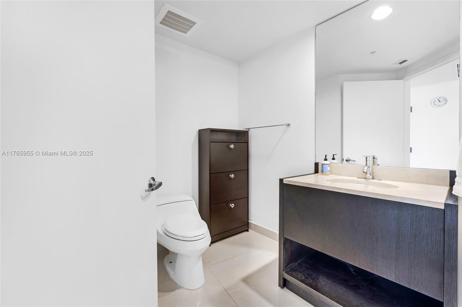 TRUMP ROYALE CONDO - Residential Lease