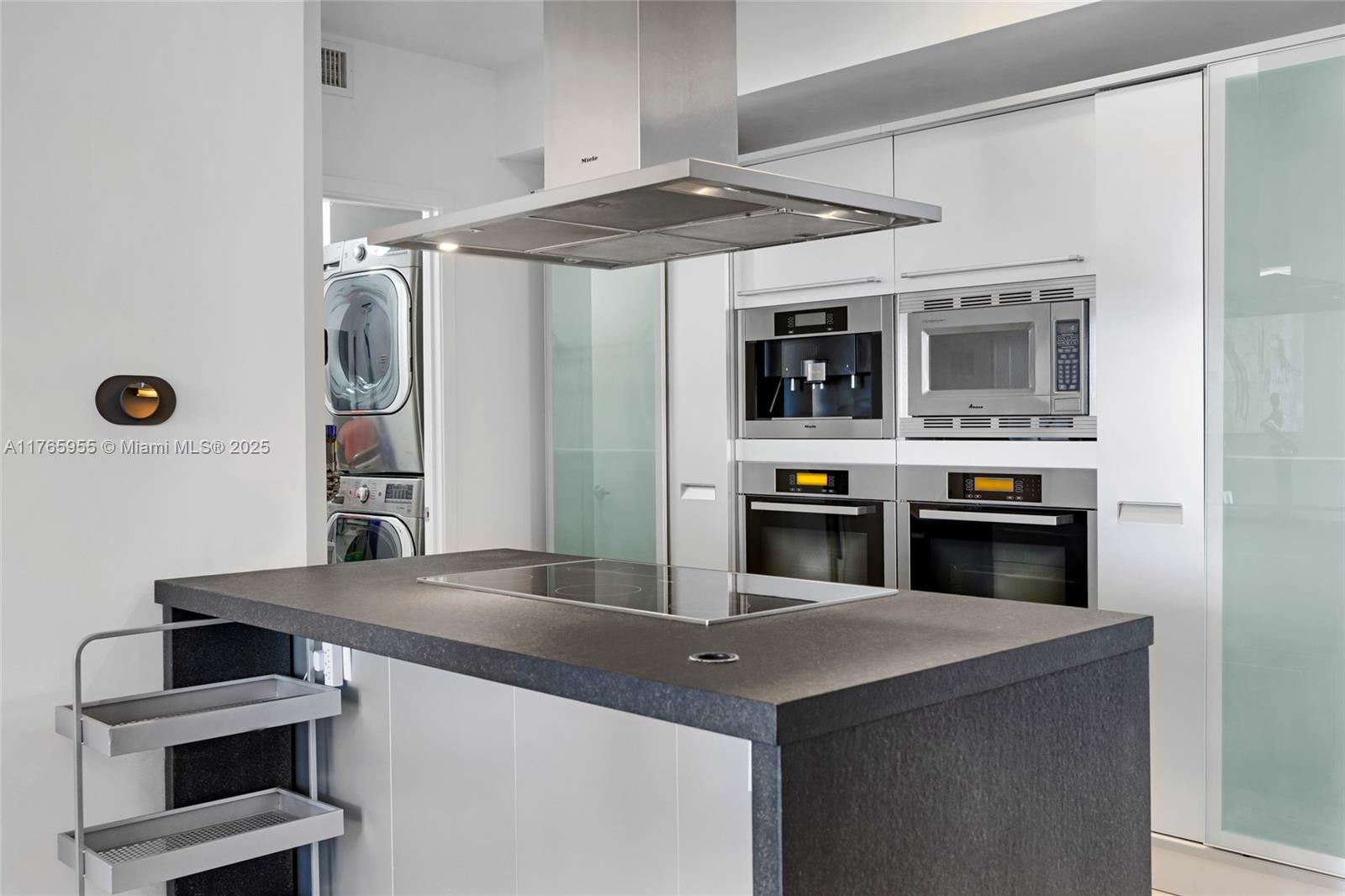 TRUMP ROYALE CONDO - Residential Lease