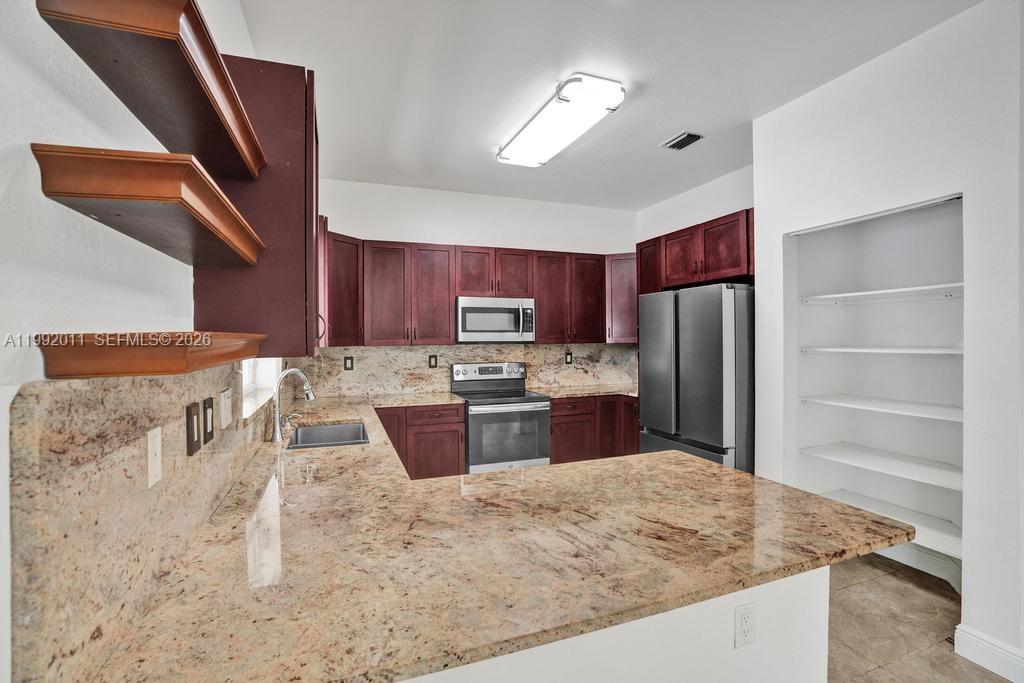 PEMBROKE ISLES 1 - Residential