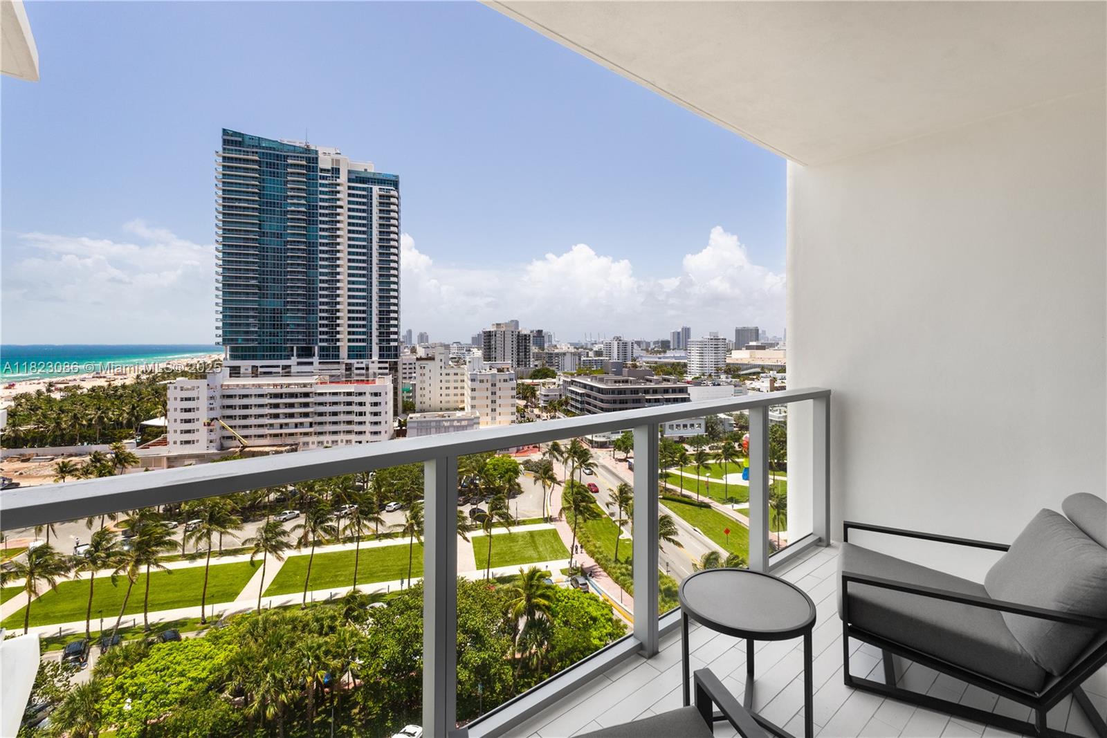 2201 Collins Ave 1203