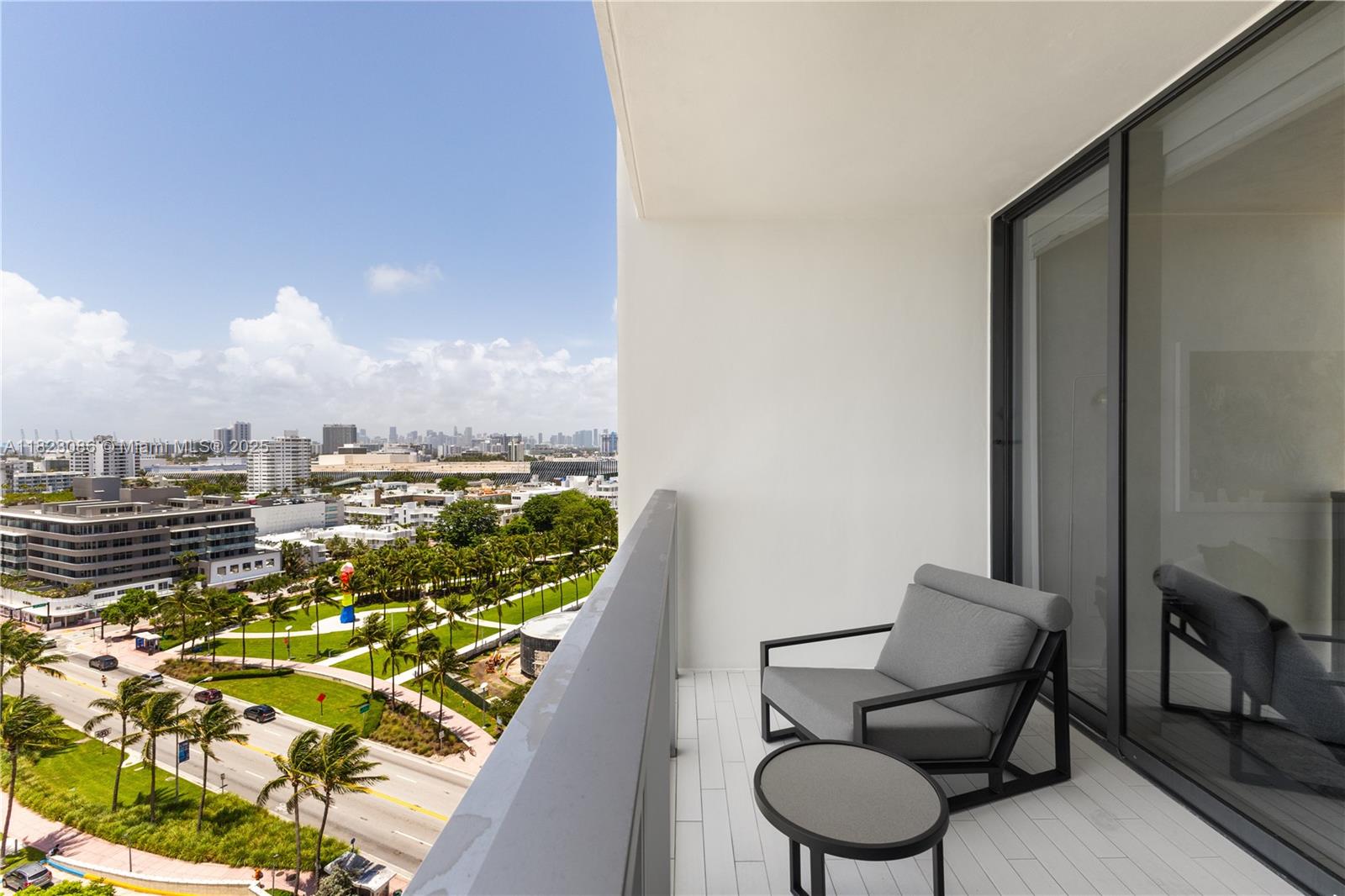 2201 Collins Ave 1203
