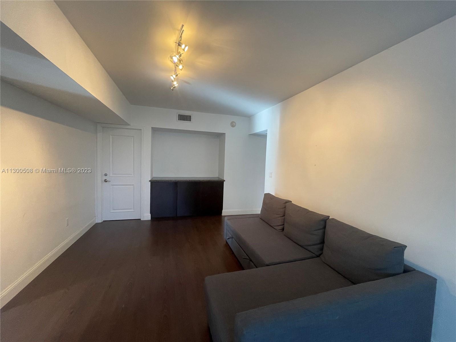 Photo 5 of 36 of 11111 Biscayne Blvd 4B condo