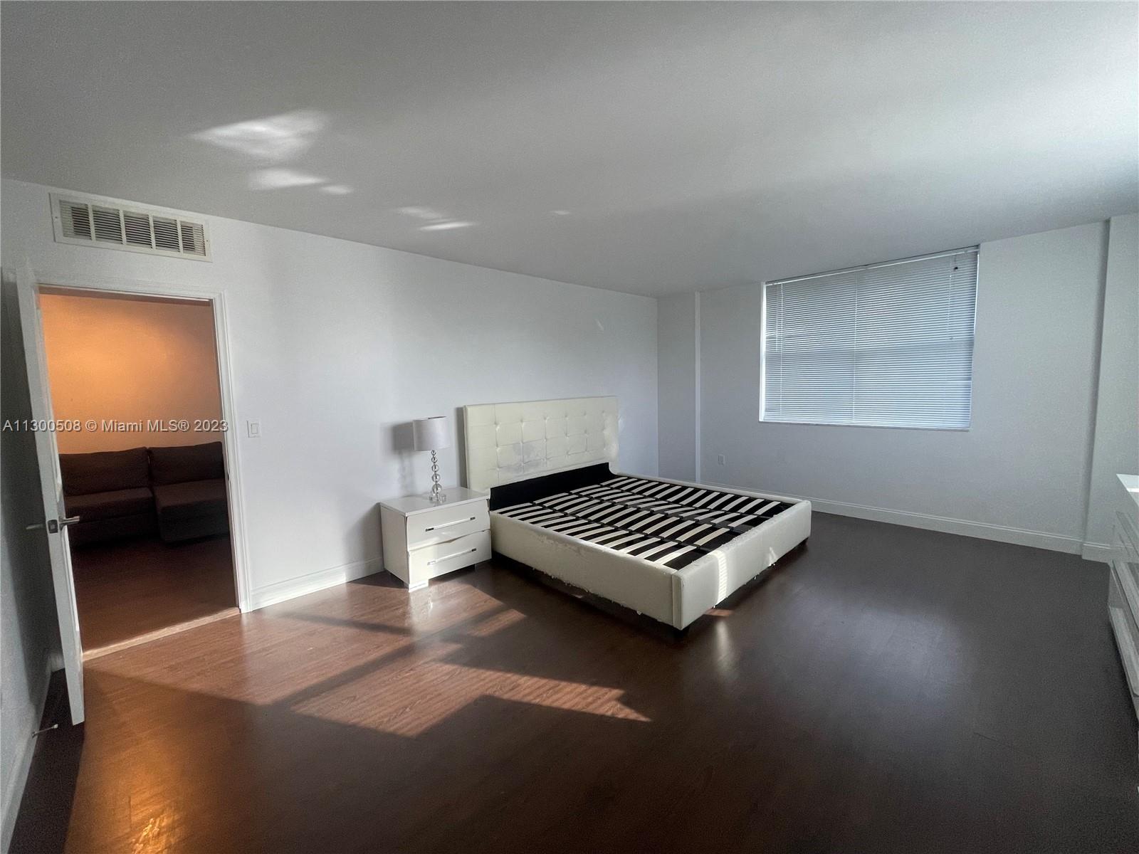 Photo 10 of 36 of 11111 Biscayne Blvd 4B condo