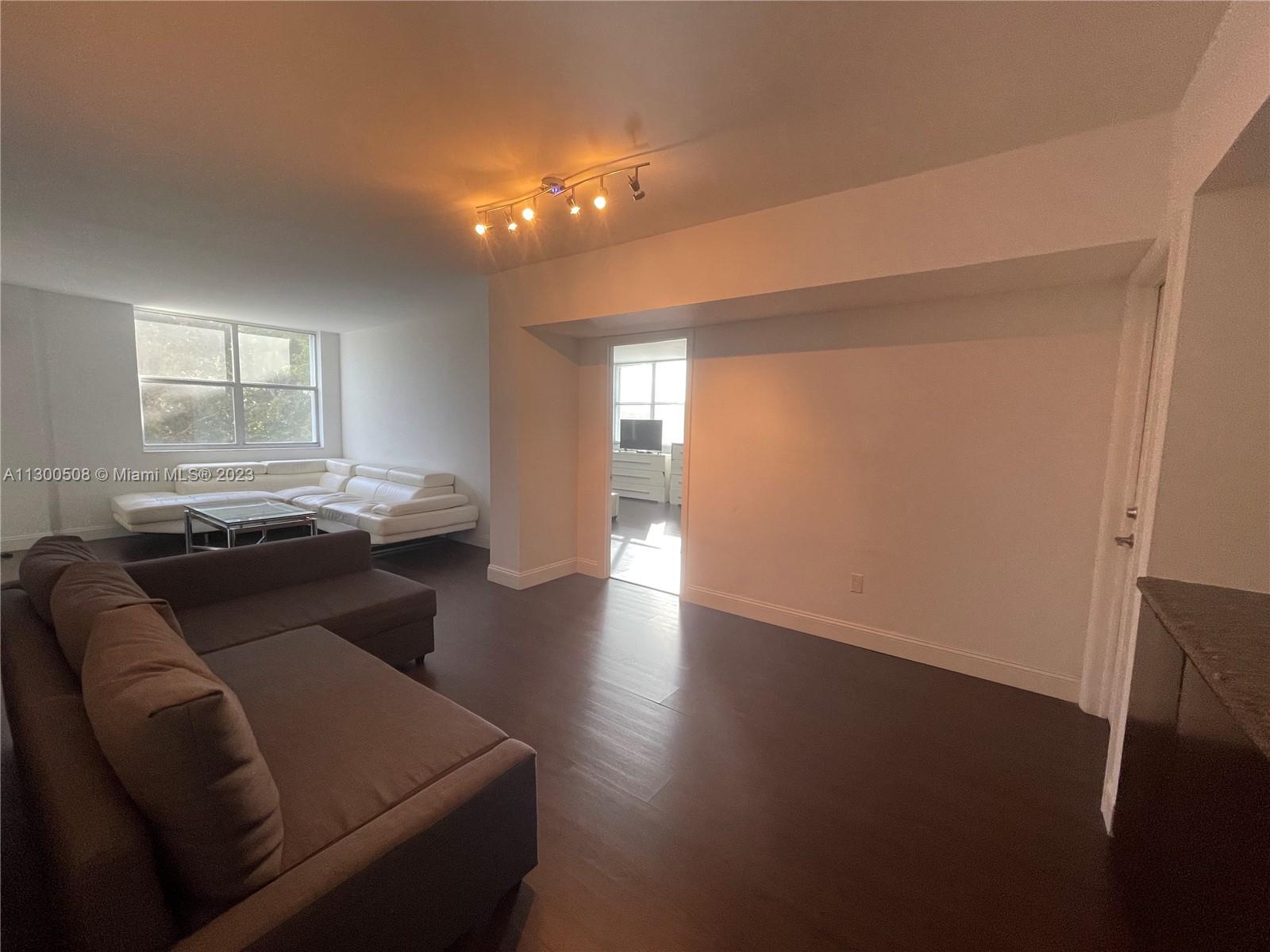 Photo 4 of 36 of 11111 Biscayne Blvd 4B condo