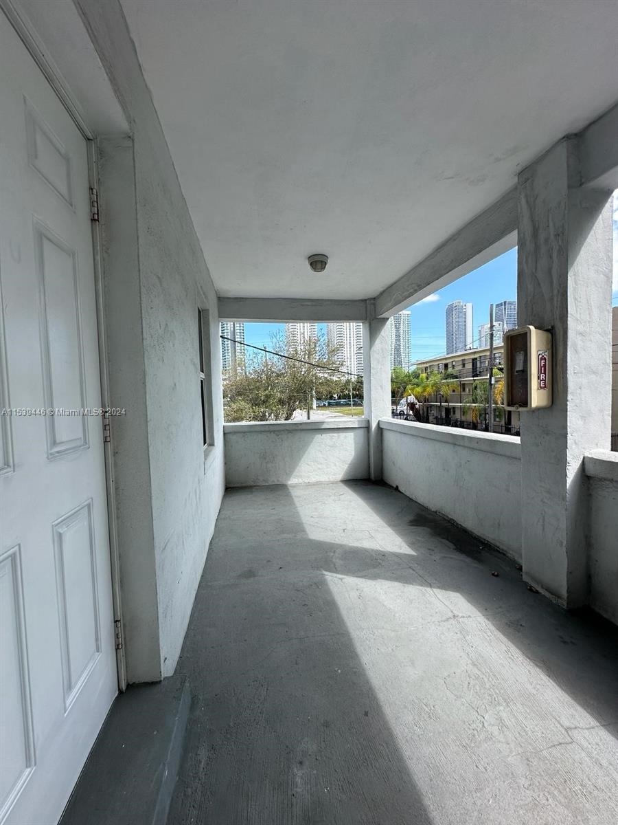 Studio is DowNTOWN MIAMI! CLOSE TO WYNWOOD Arts District! EZ APPLICATION - FAST MOVE-IN
