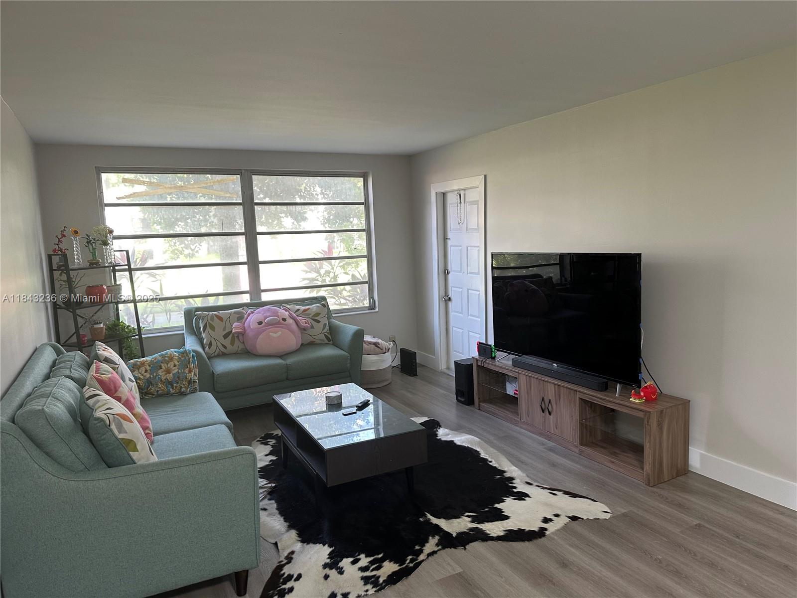 Live in the comfort of a secluded community next to the canal, in this remodeled 2 bedrooms 2 bathrooms. Conveniently located on the ground floor, you have direct access to your assigned parking space. Every detail was taken into account from the kitchen to the bathrooms, closets and common spaces. Brand new appliances will ensure peace of mind when you are buying this condo. You can enjoy a quality reading time or watch the game in your screen porch. It has a laundry room and a storage space. The community has a huge gym and pool, with tennis courts and shuffle board courts.