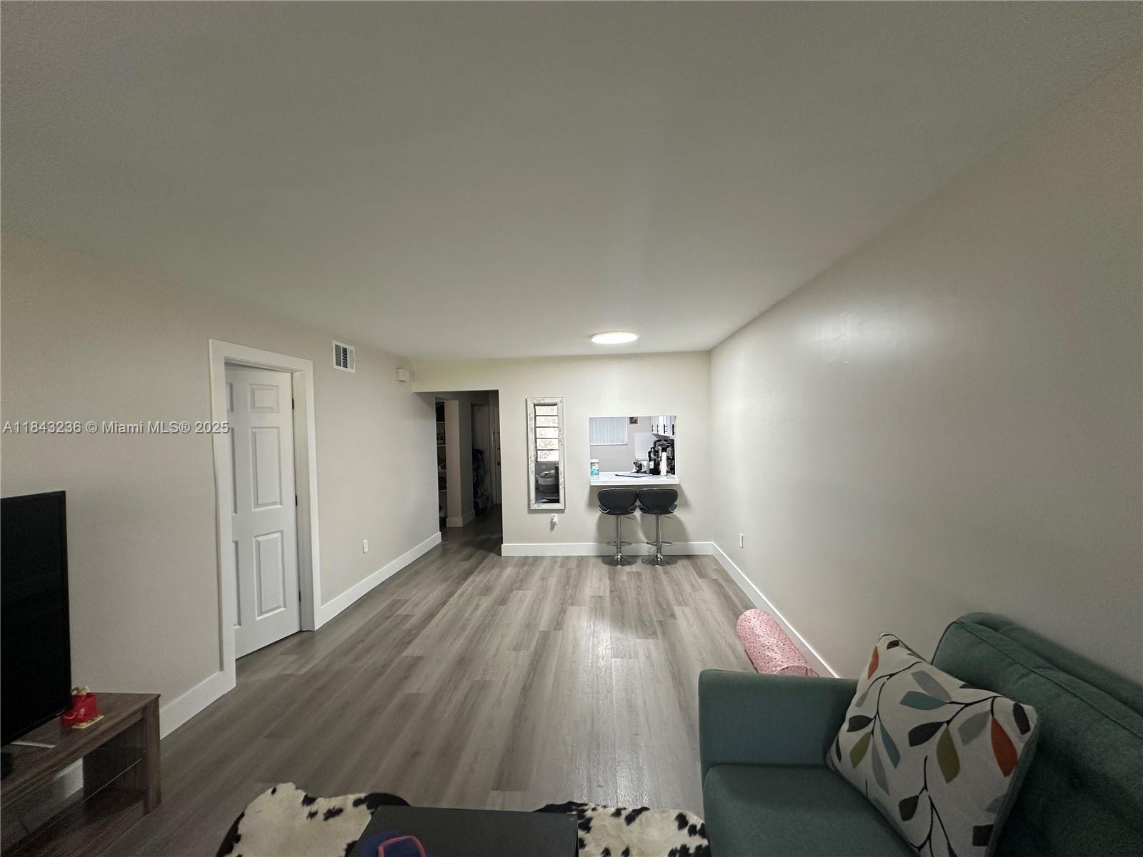 OMEGA CONDO NO 8 - Residential