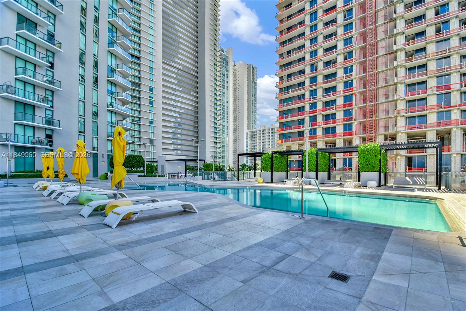 PARAISO BAYVIEWS - Residential