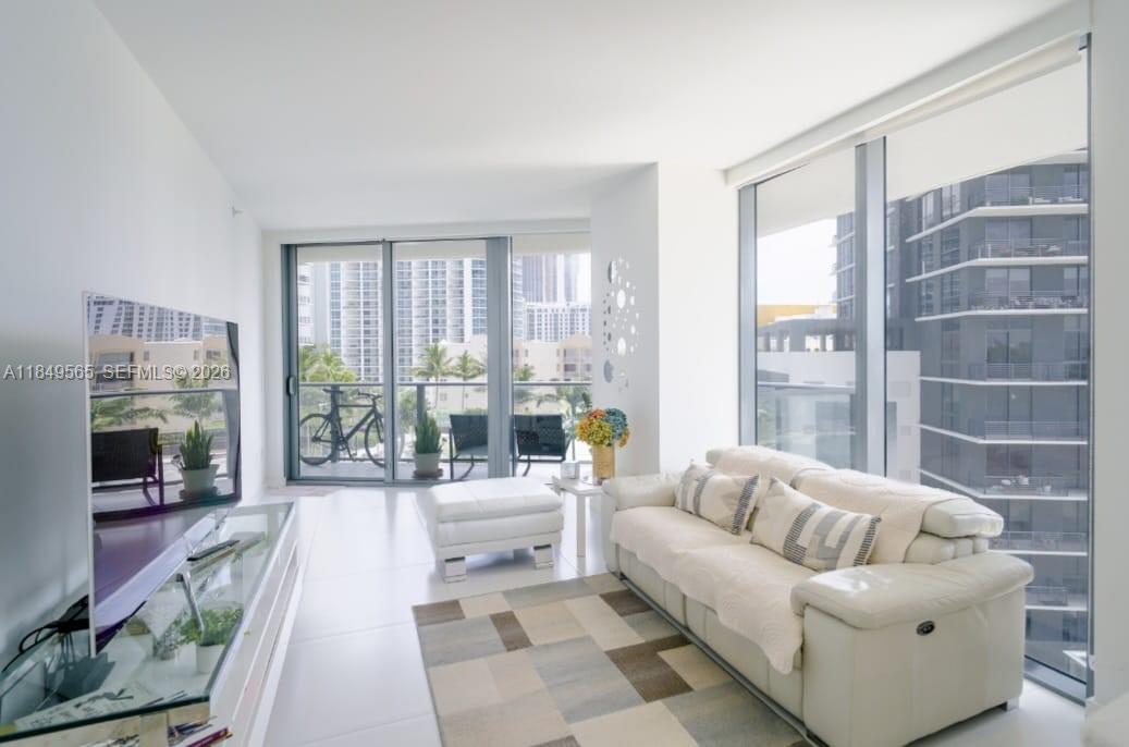 PARAISO BAYVIEWS - Residential