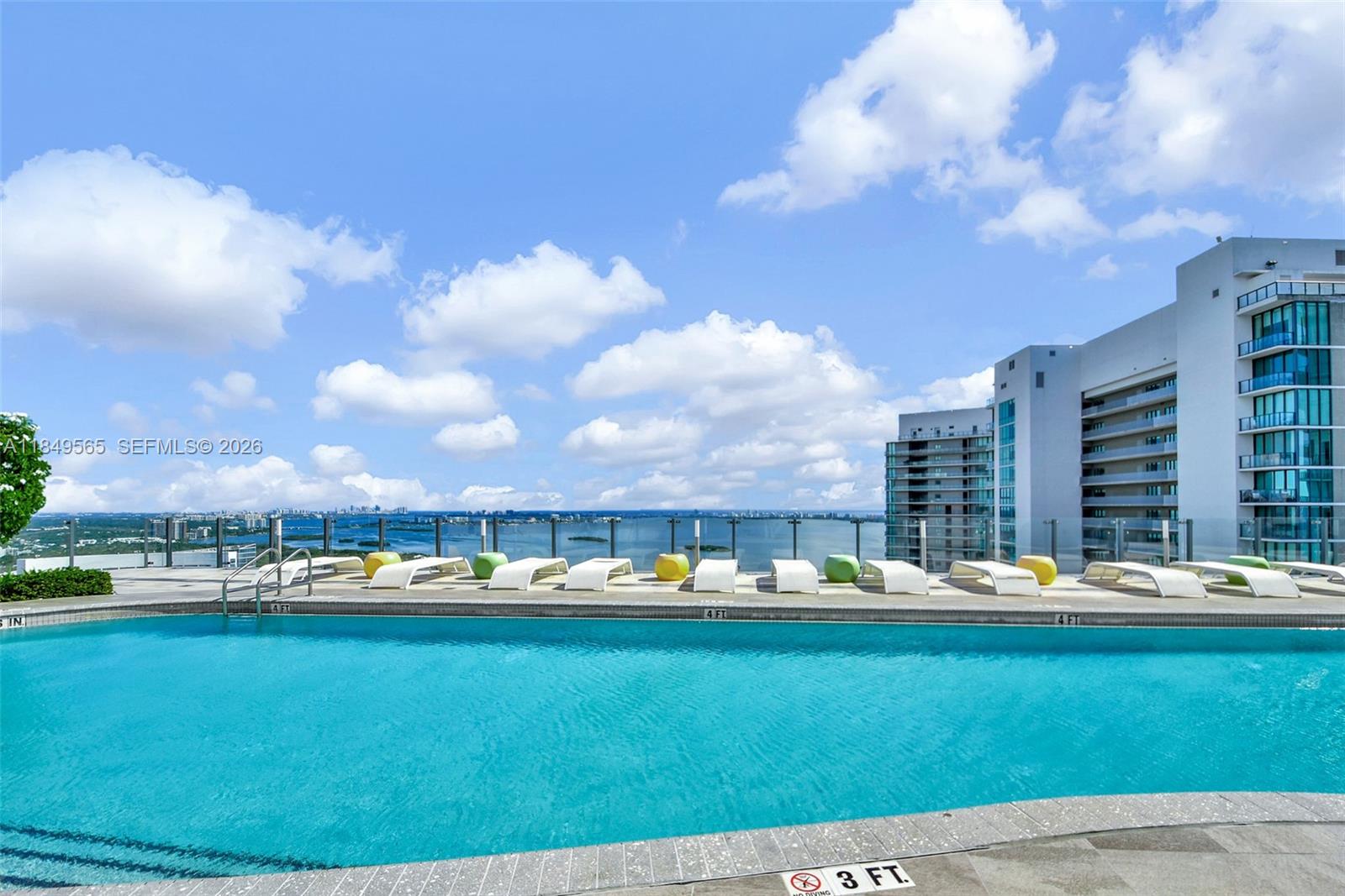 PARAISO BAYVIEWS - Residential