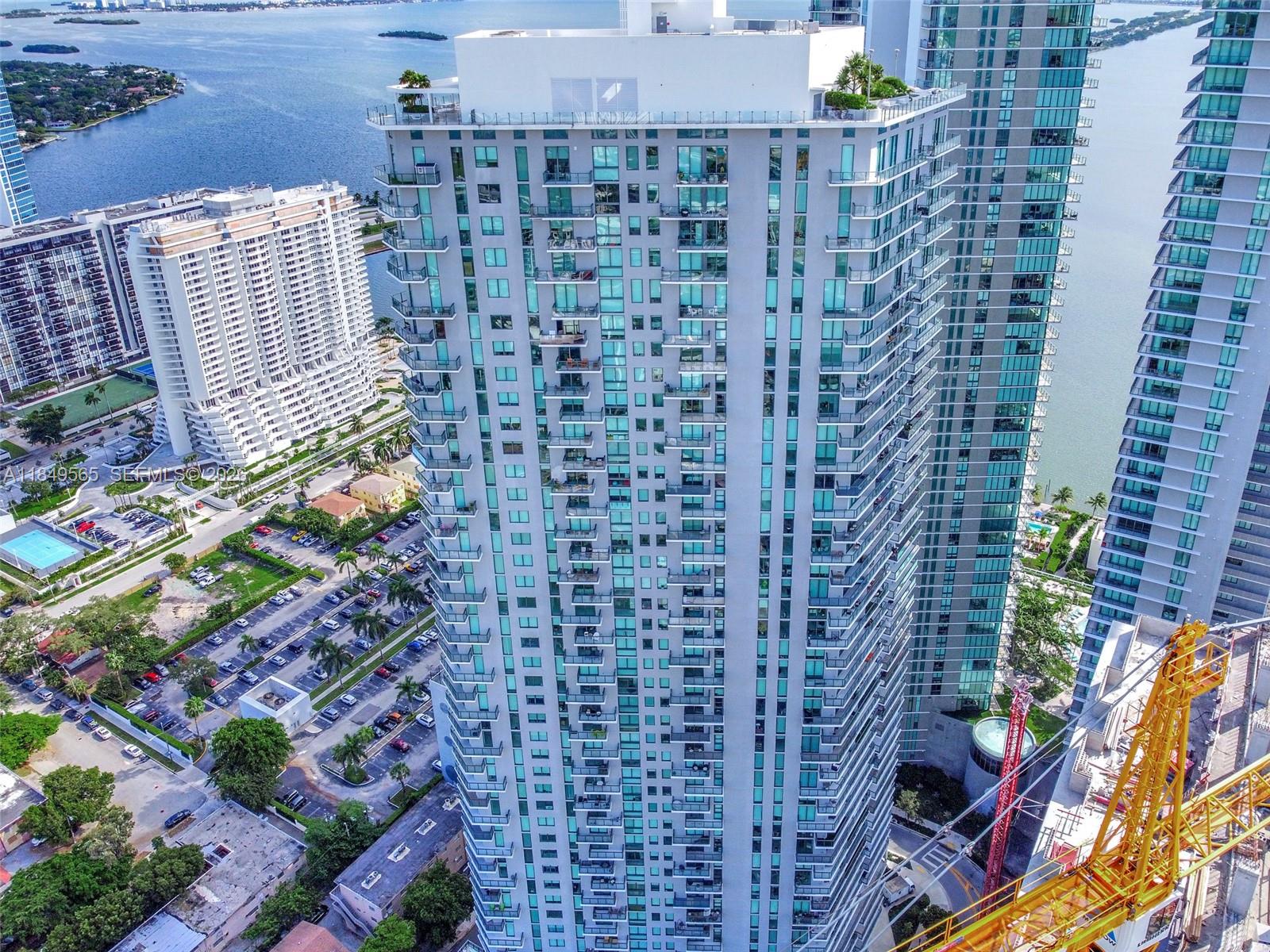 PARAISO BAYVIEWS - Residential