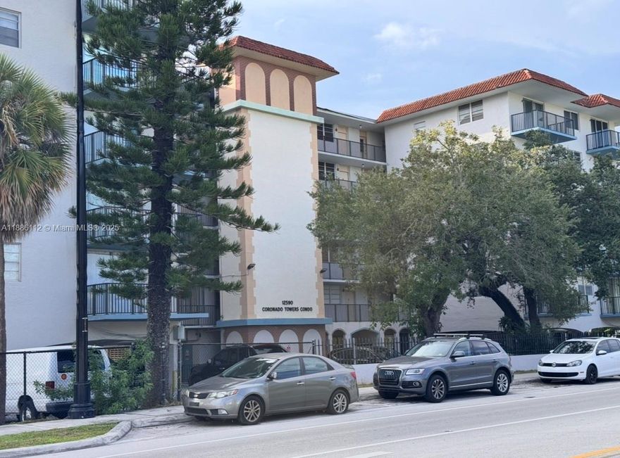 **SPECIAL PROMO** - Move in with Only 2 Months! (With Good Credit and Verifiable Income) Walking distance to Shops and Restaurants, Bus Stop and more. Easy to show. Fast approval