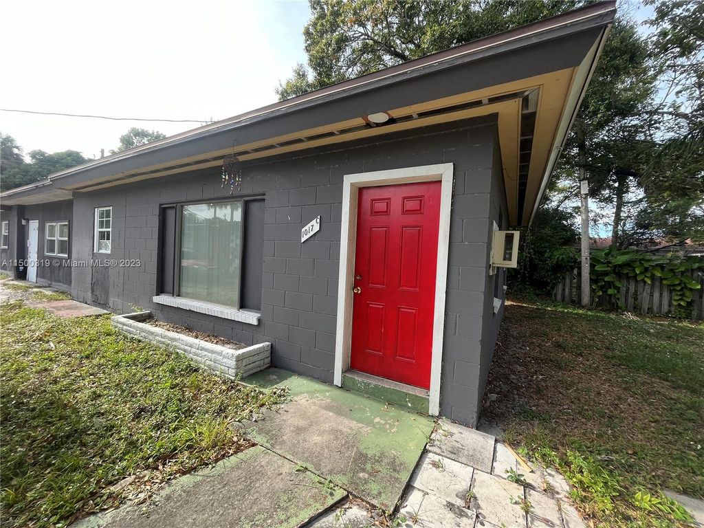 Photo of 1017 Chipola Rd #C, Fort Pierce, FL 34950 (MLS # A11500319)