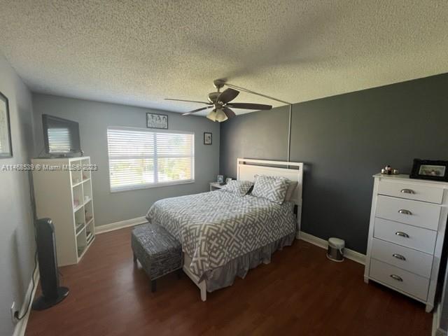 VENETIAN GARDENS AT COUNT - Residential