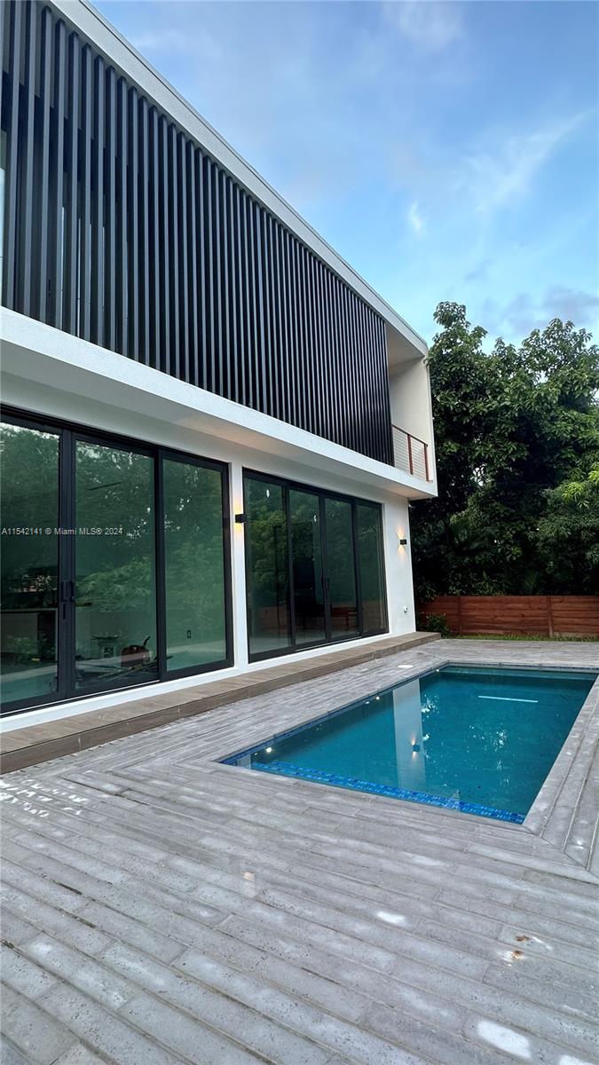 OAK RIDGE PARK - Residential Income