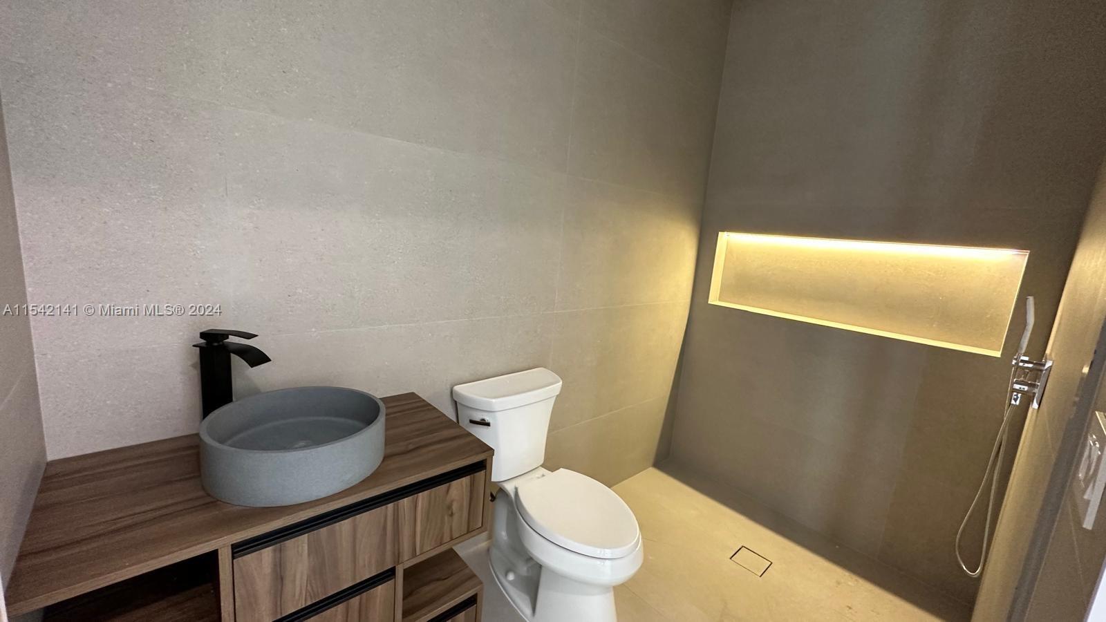 OAK RIDGE PARK - Residential Income