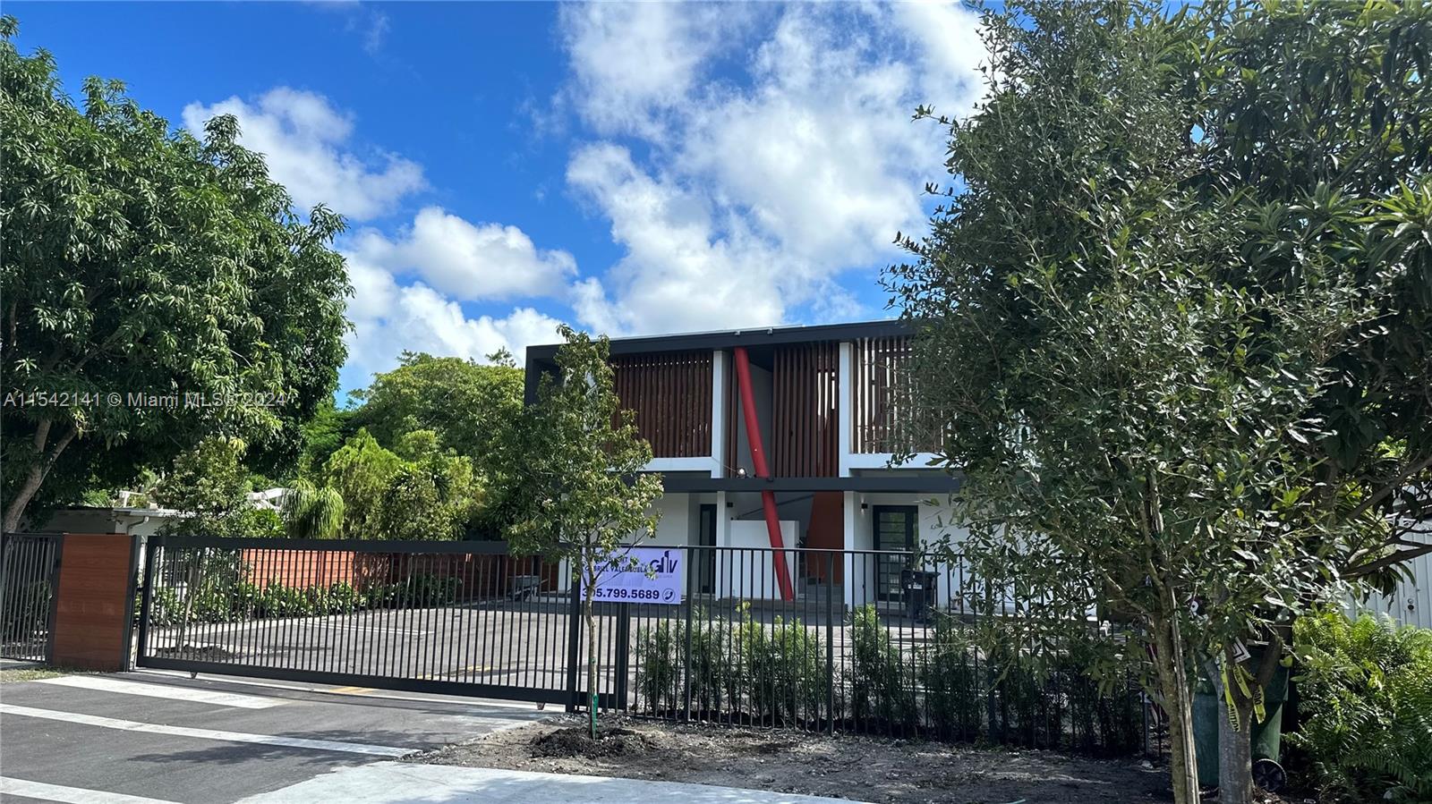 OAK RIDGE PARK - Residential Income